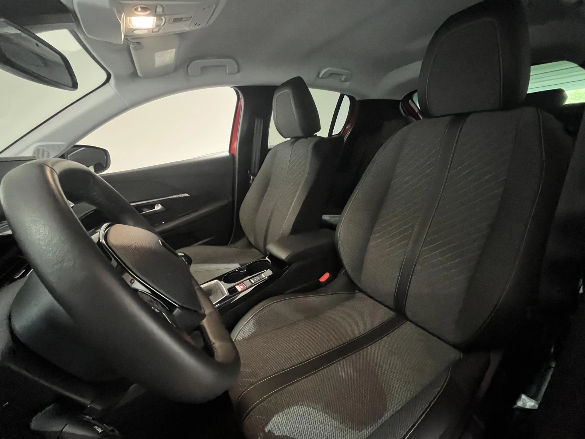 Peugeot-208-image-19