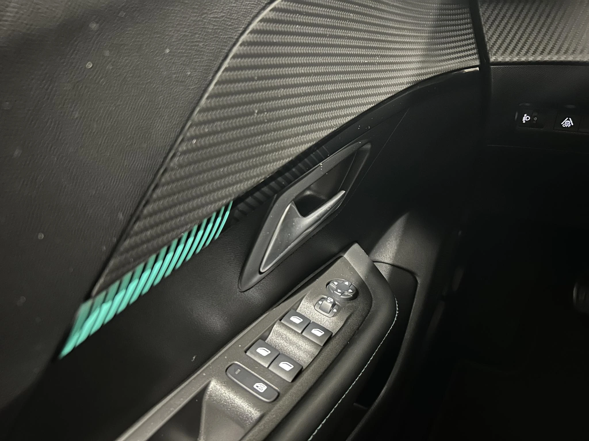 Peugeot-208-image-19