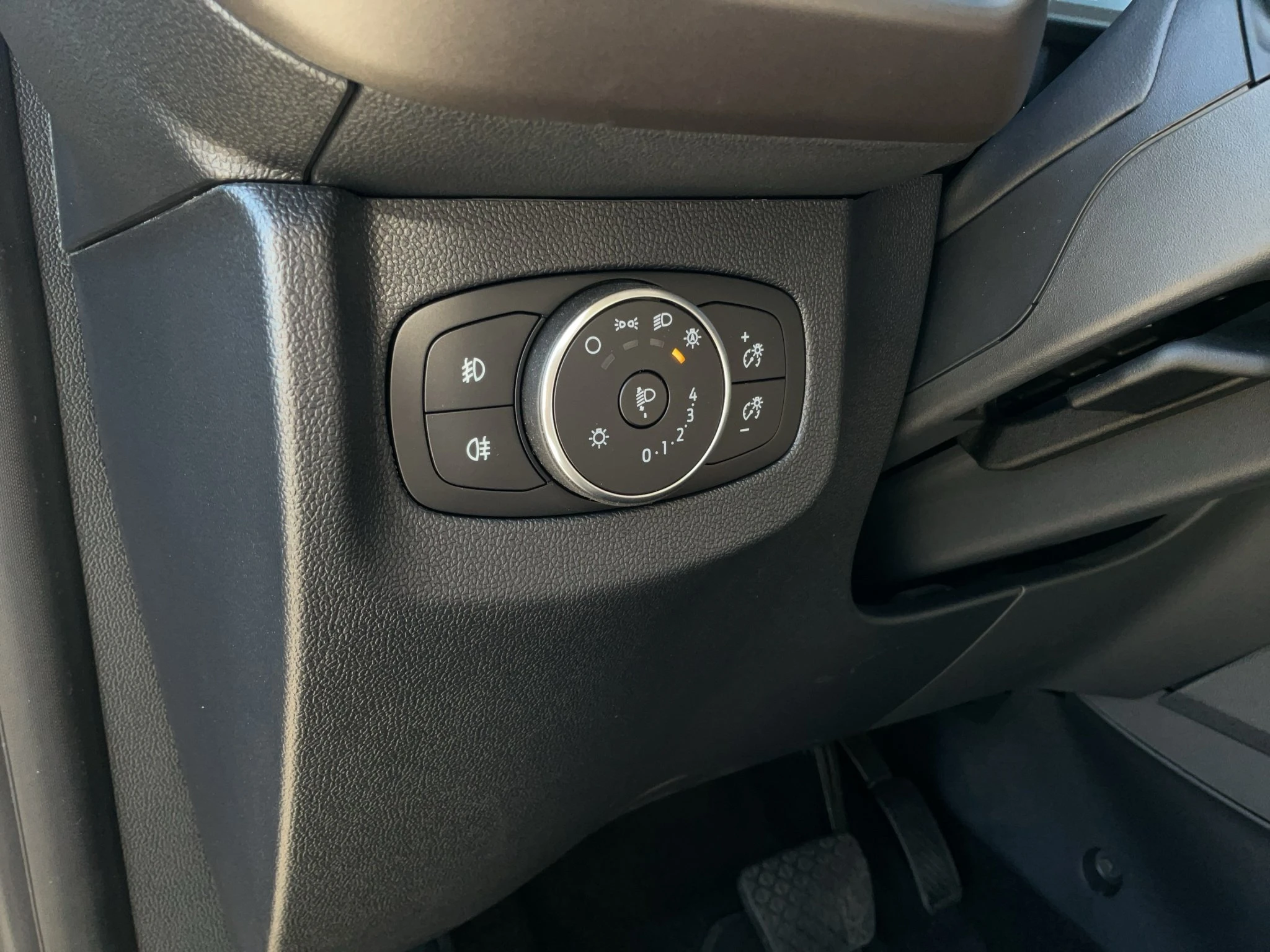 Ford-Tourneo Courier-image-18