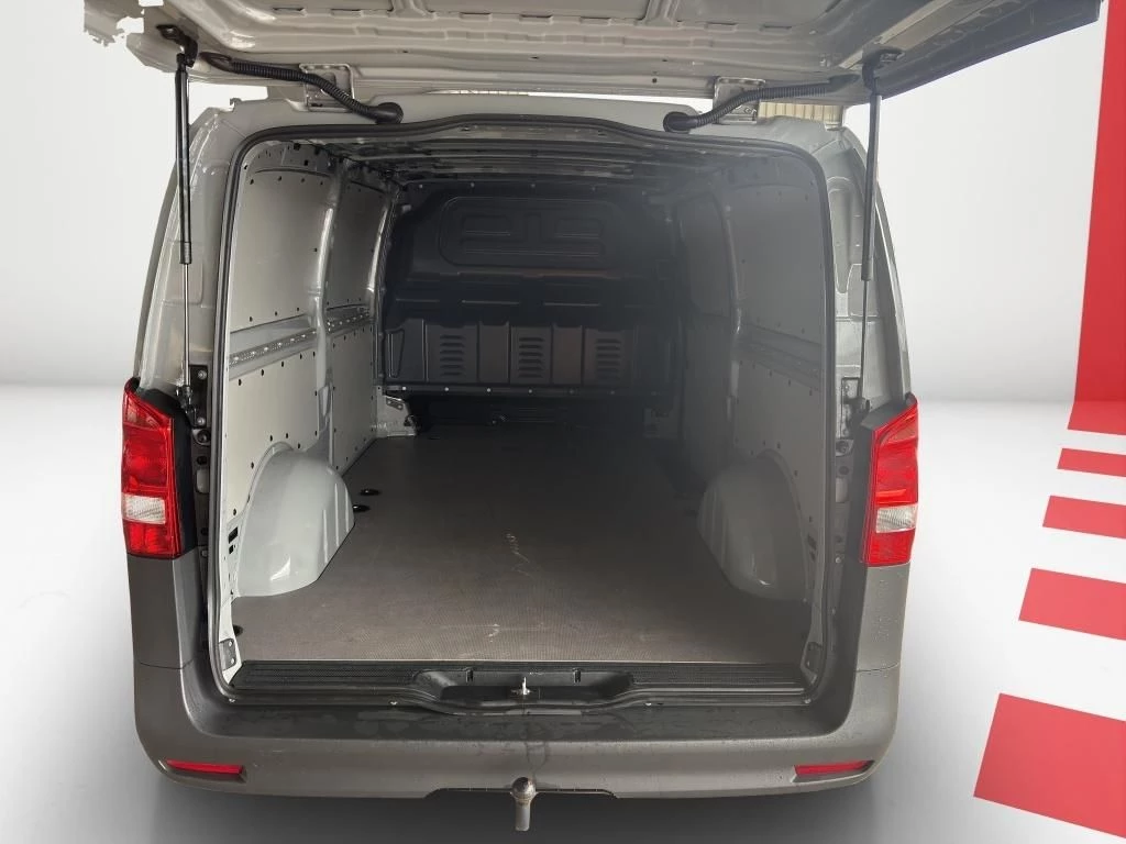 Mercedes-Benz-Vito-image-9