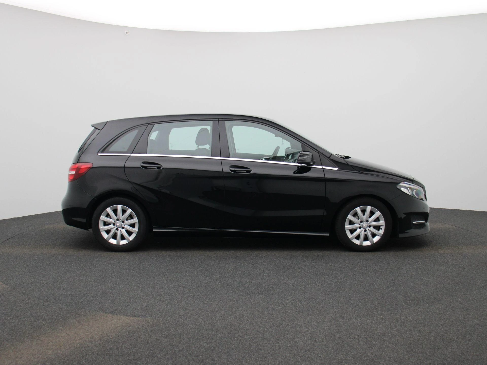 Mercedes-Benz-B-Klasse-image-5
