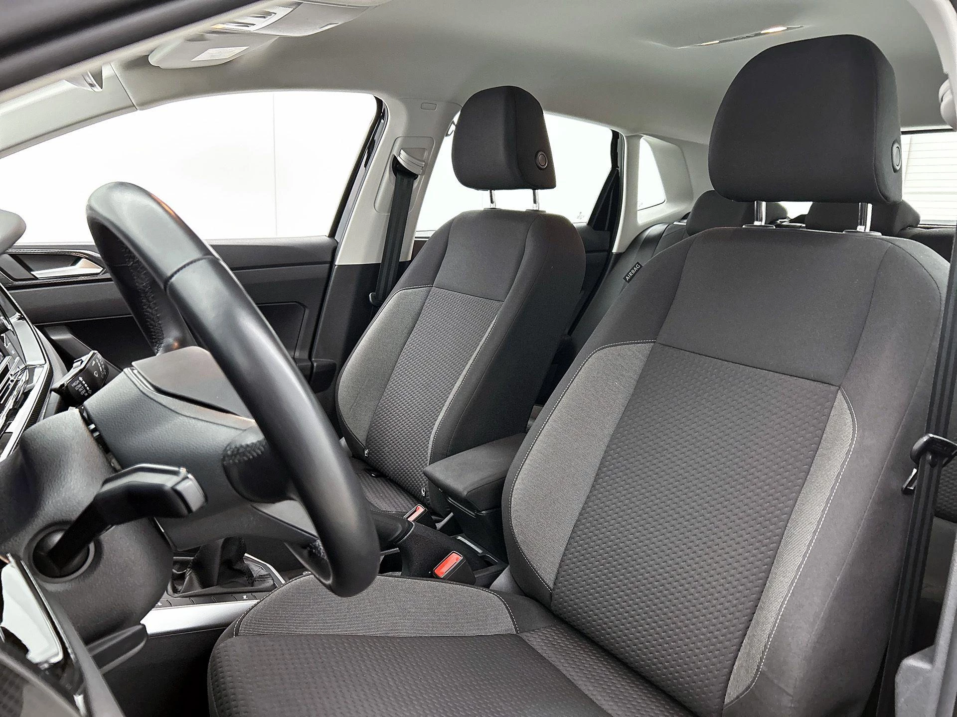 Volkswagen-Polo-image-8