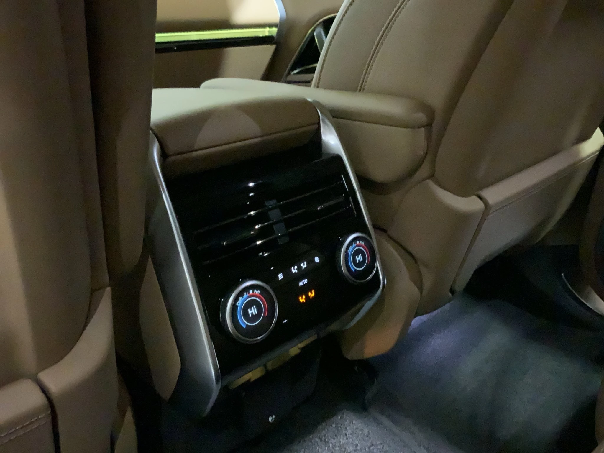 Land Rover-Range Rover-image-23