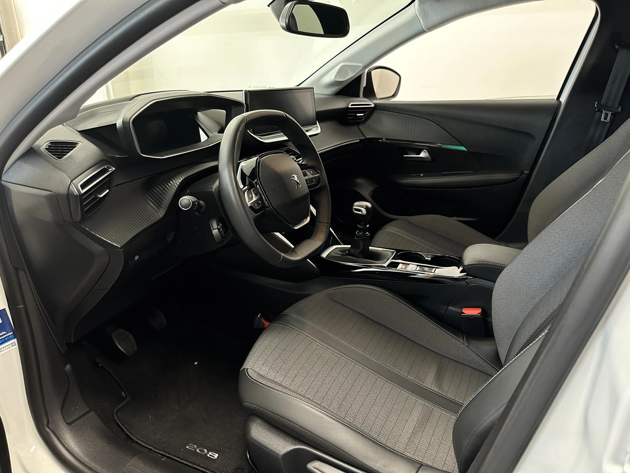 Peugeot-208-image-6