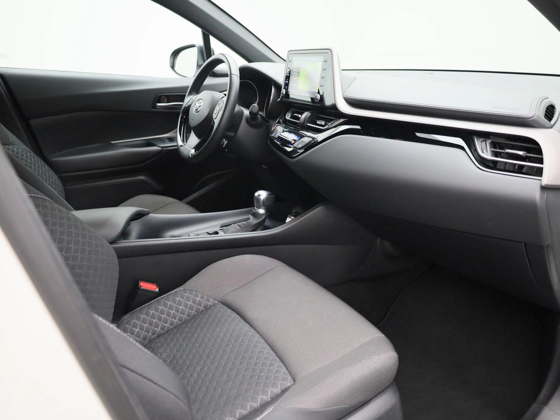 Toyota-C-HR-image-36