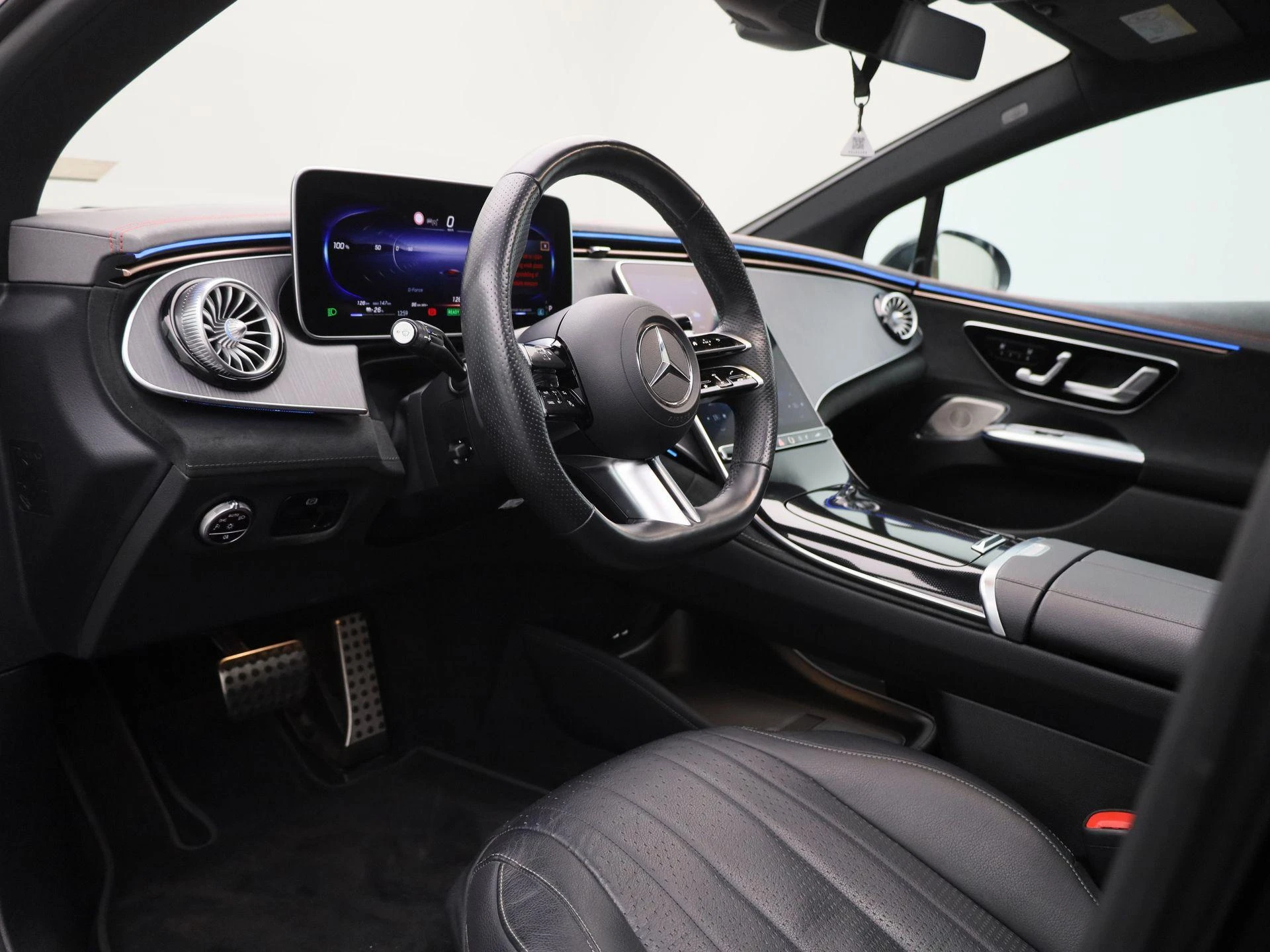 Mercedes-Benz-EQE-image-36