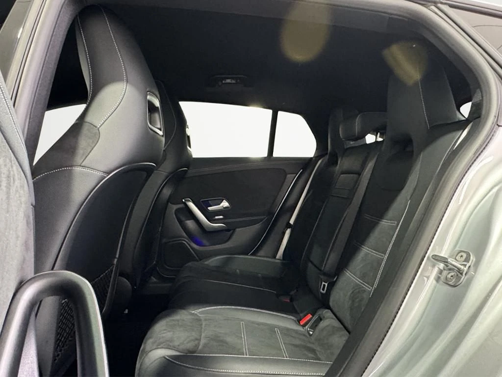 Mercedes-Benz-CLA 200 d-image-19
