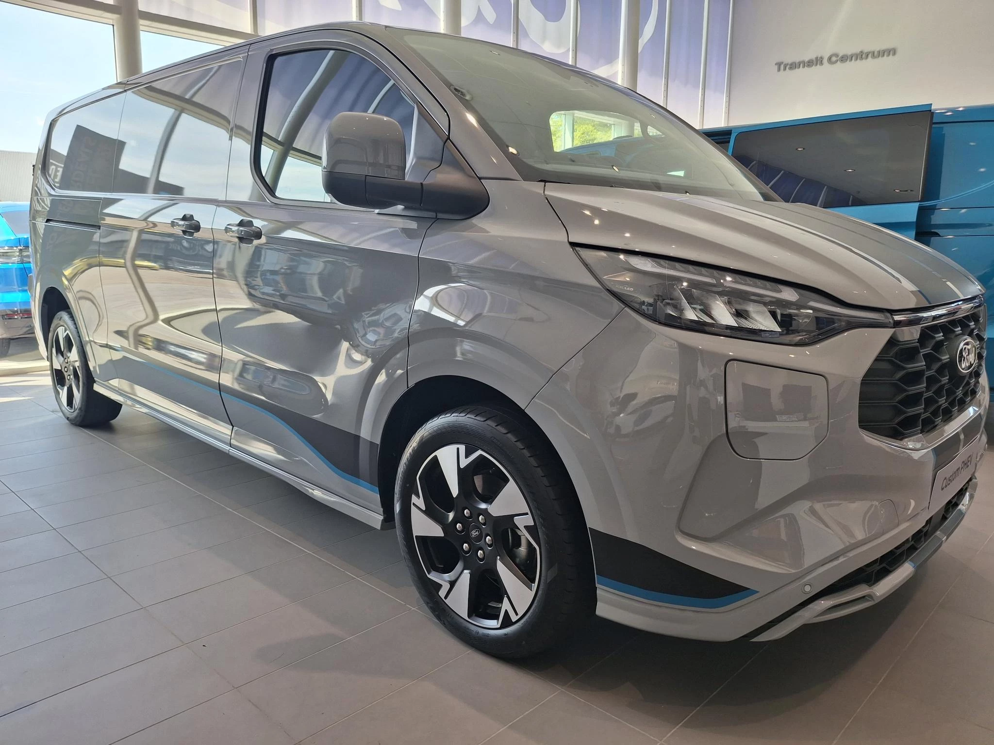 Ford-Transit Custom-image-5