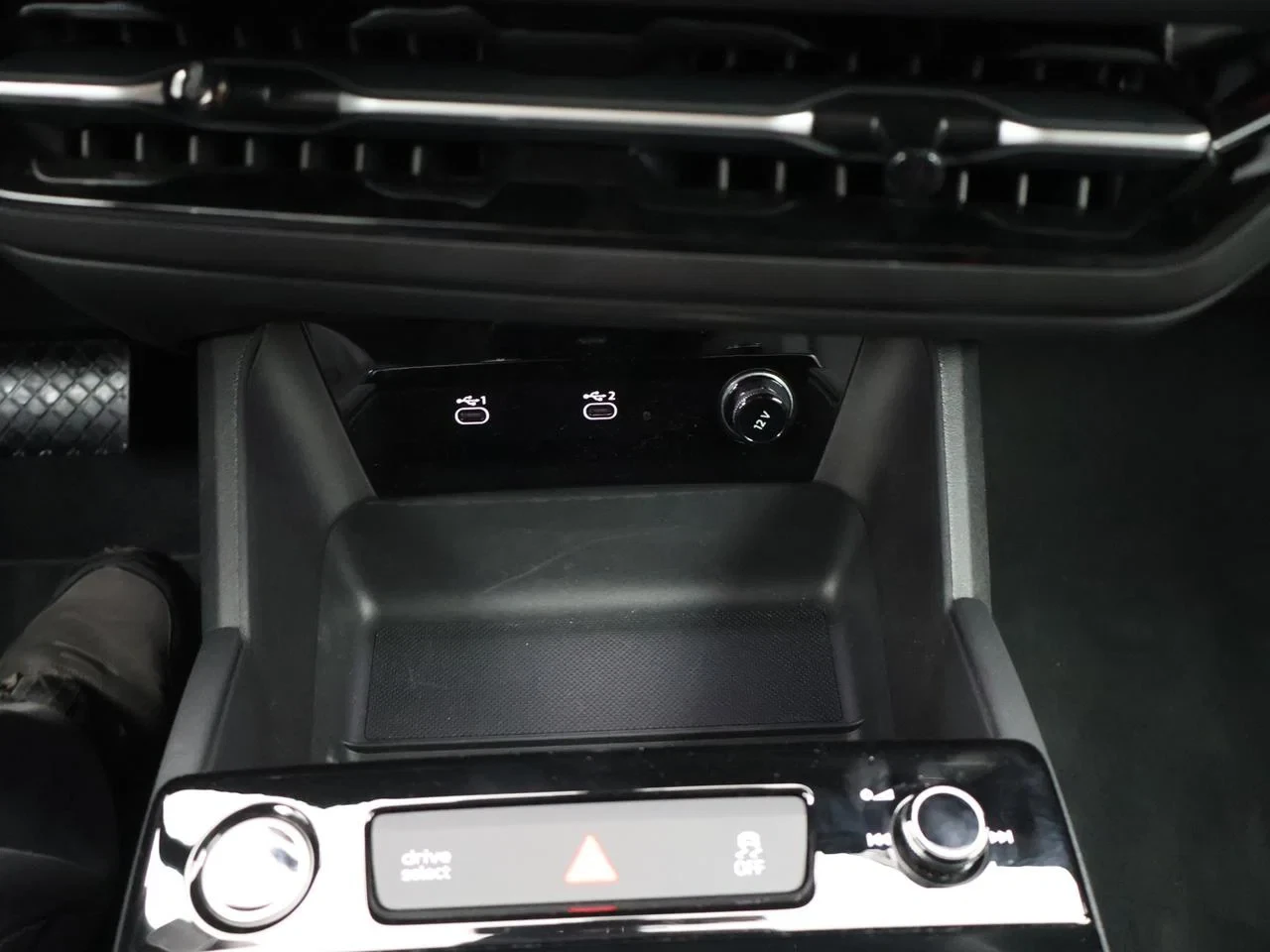 Audi-Q6 e-tron-image-14