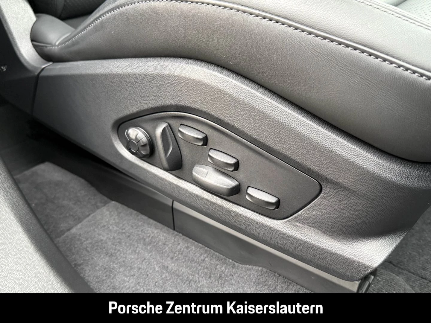 Porsche Macan Turbo 22-Zoll Rückfahrkamera LED-Matrix turbo