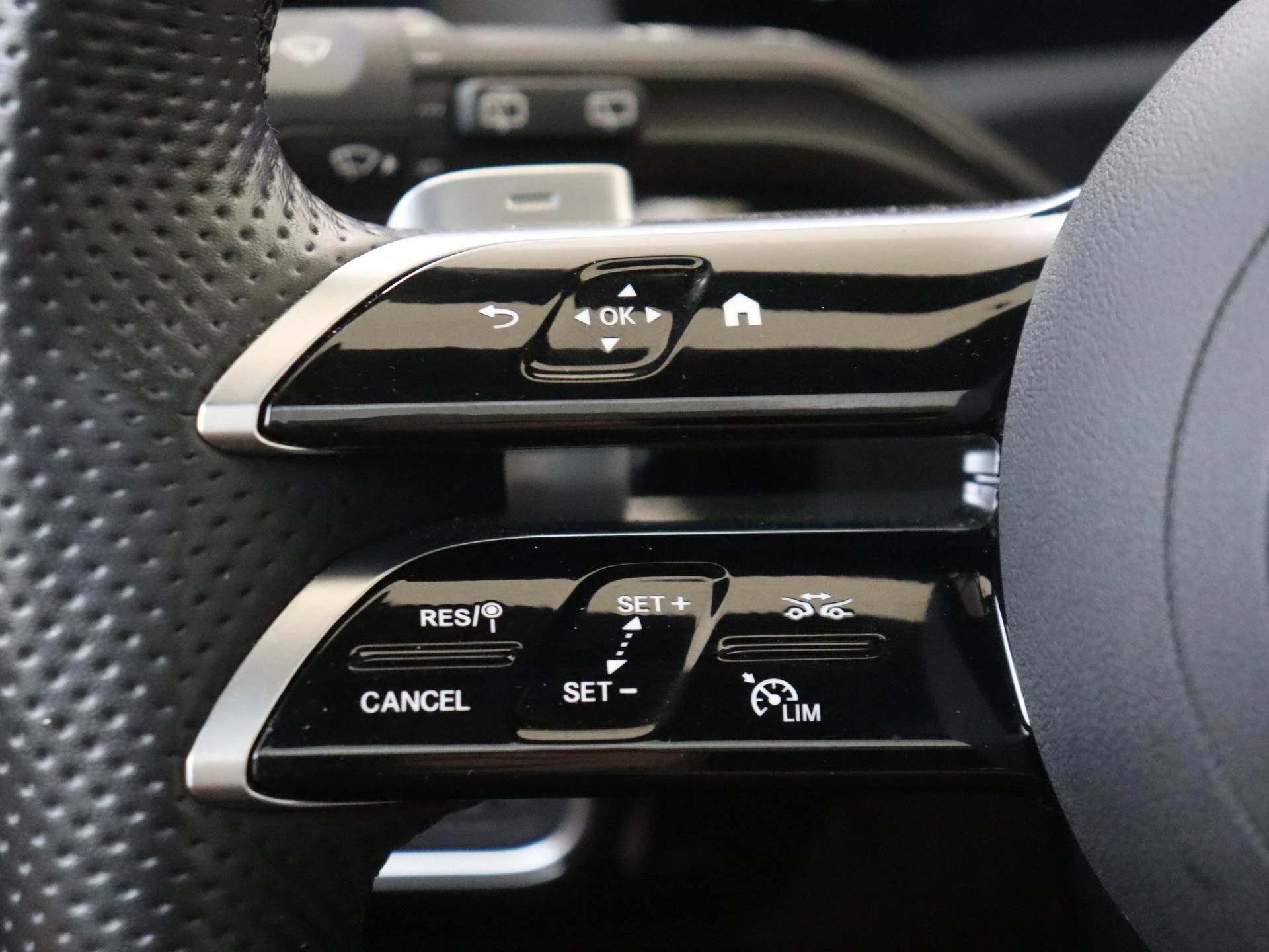 Mercedes-Benz-A-Klasse-image-12