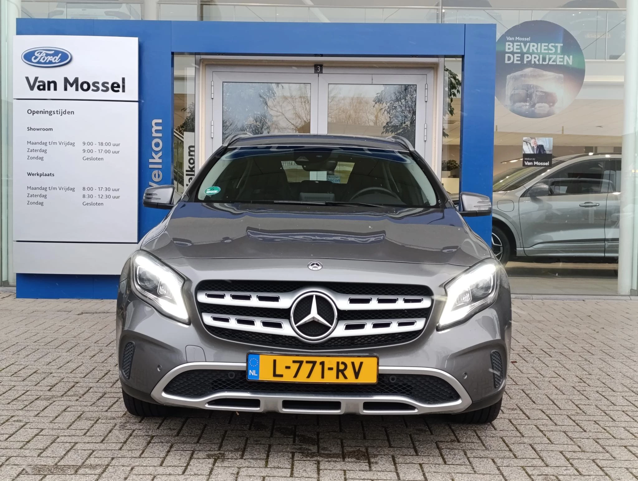 Mercedes-Benz-GLA-image-5