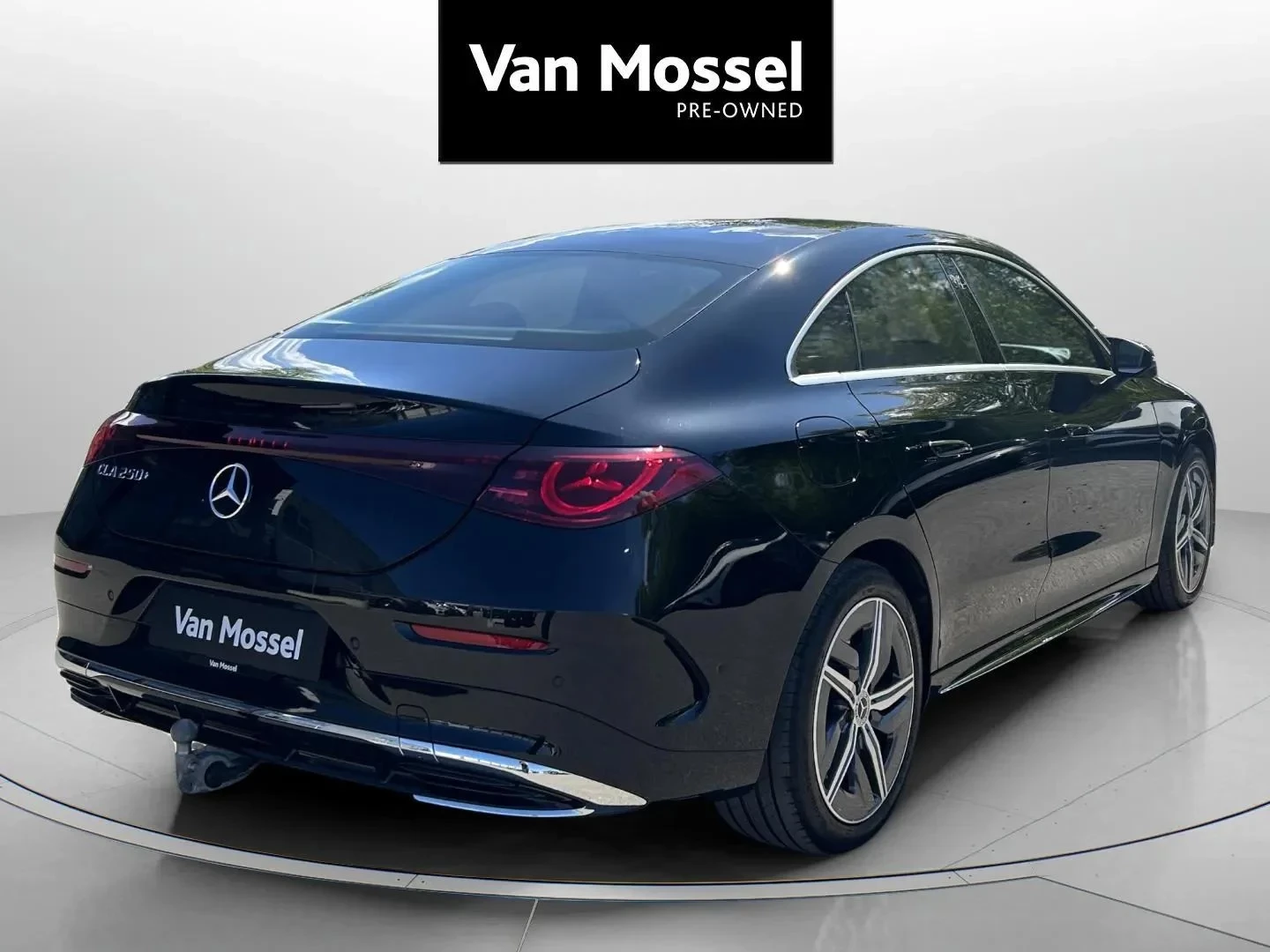 Mercedes-Benz-CLA-image-4