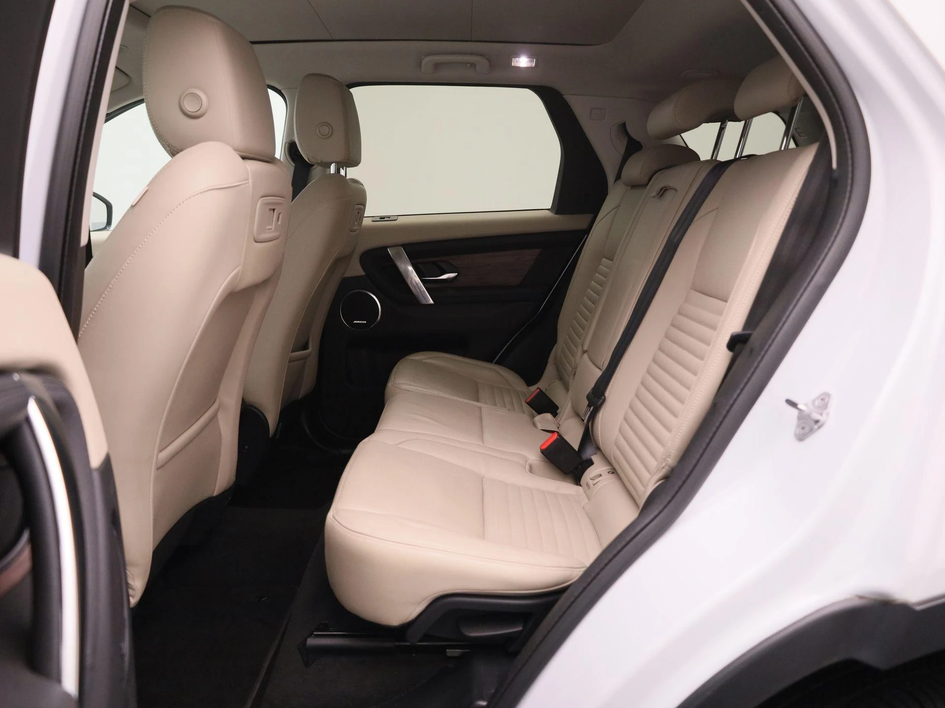 Land Rover-Discovery Sport-image-11
