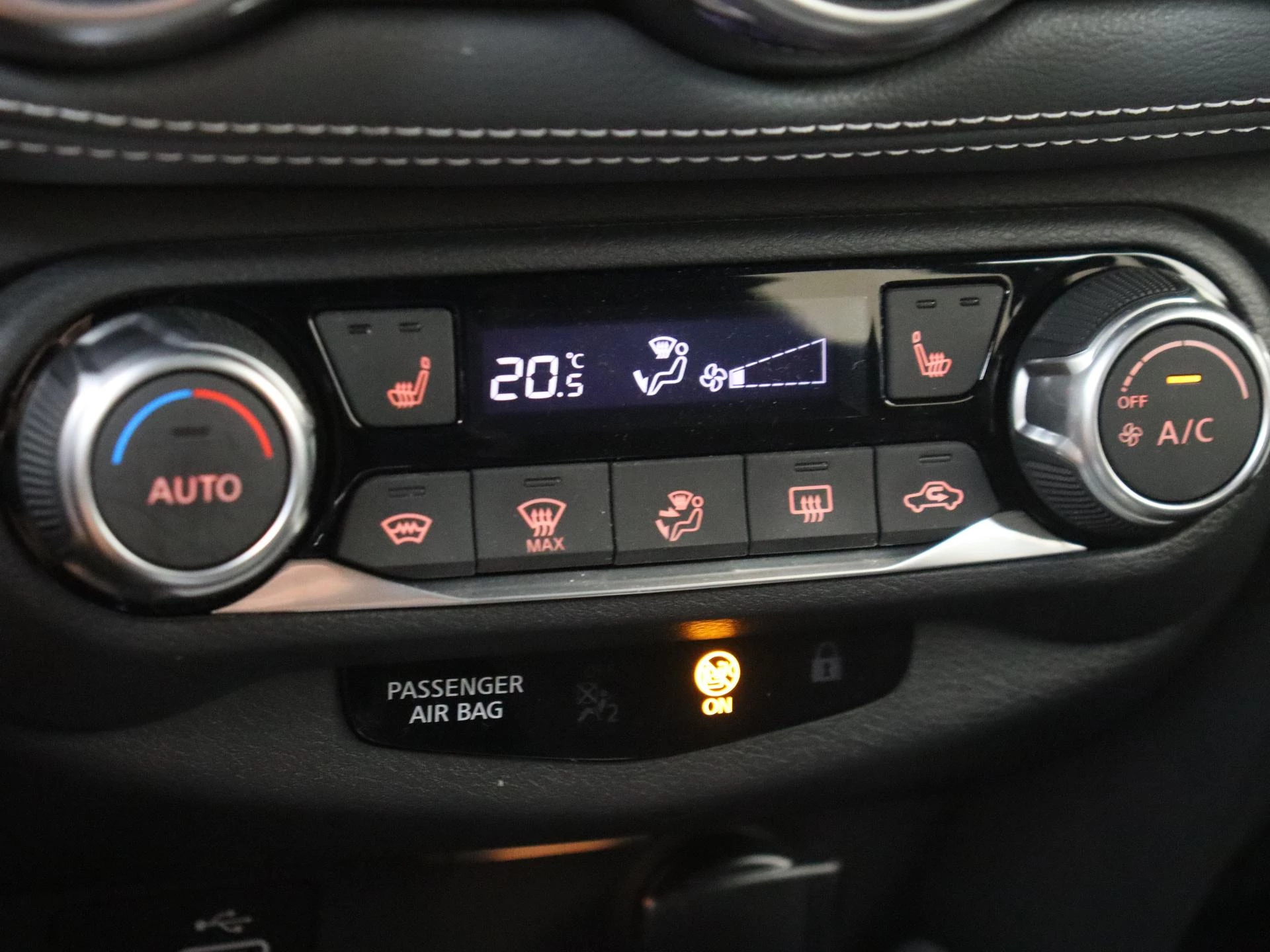 Nissan Juke 1.0 DIG-T N-Connecta