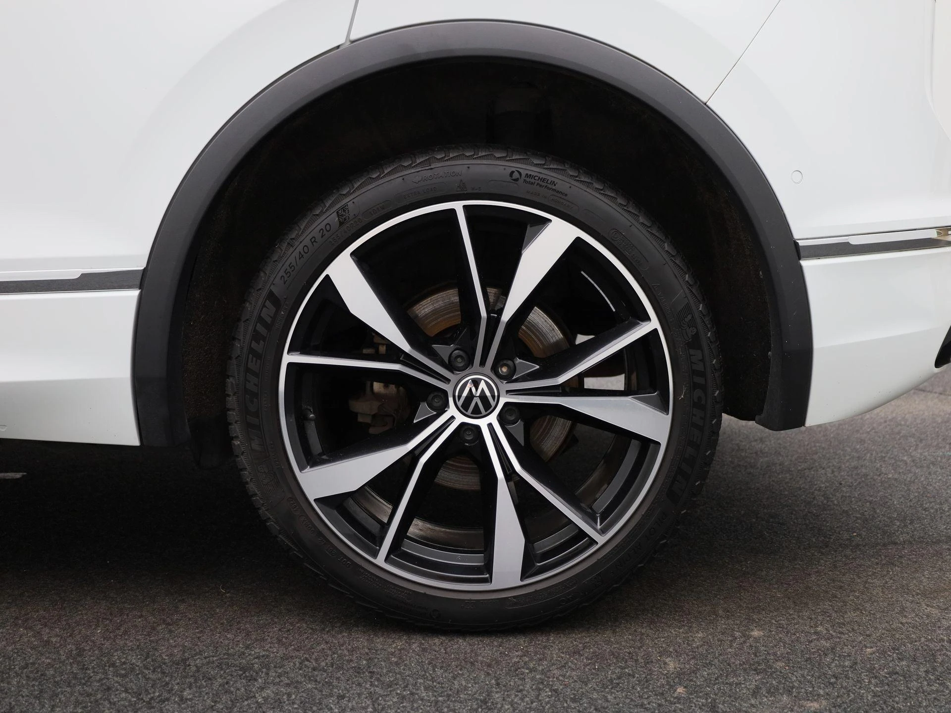 Volkswagen-Tiguan-image-12