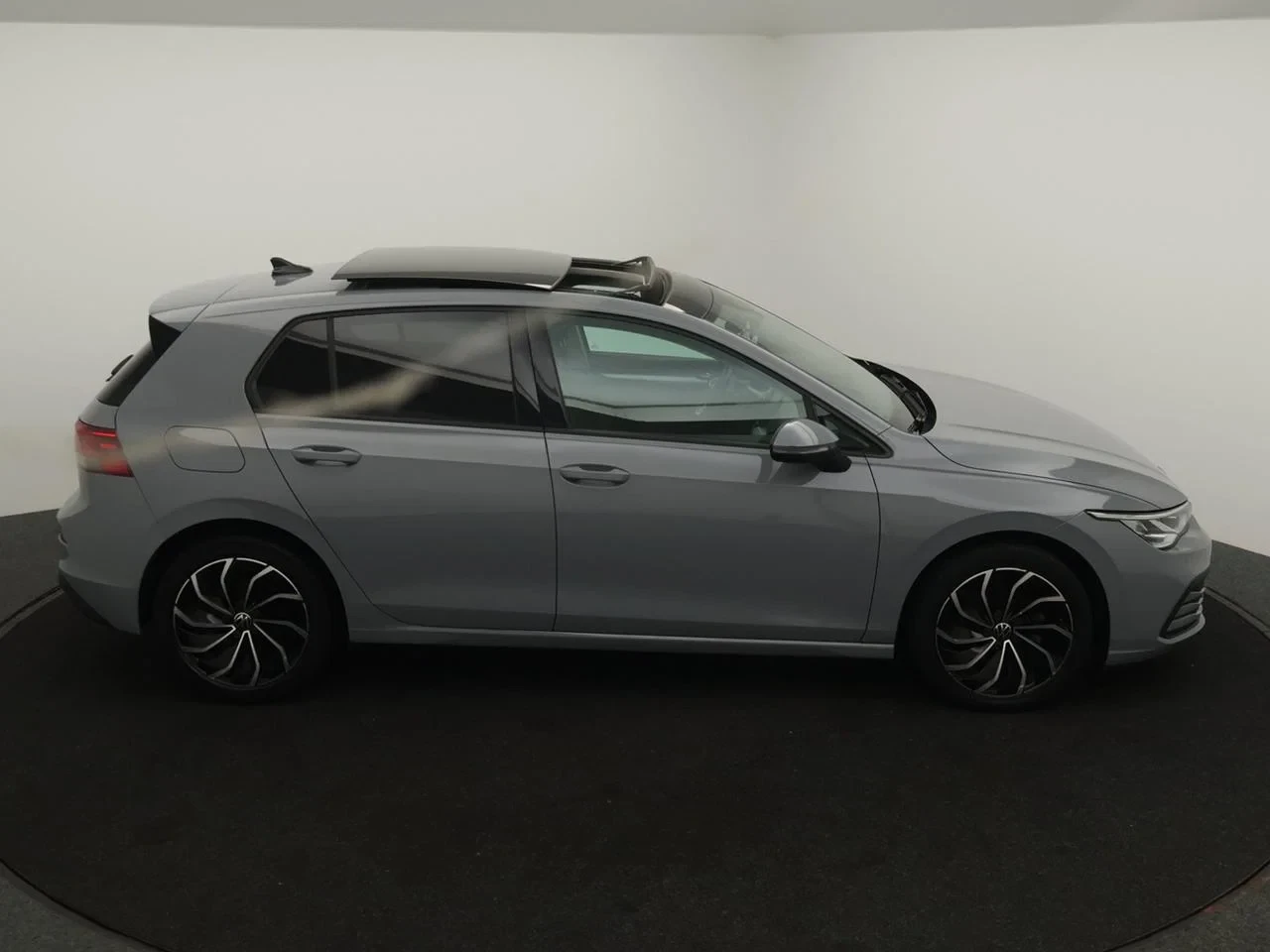 Volkswagen Golf VIII Golf 1.0eTSI 110PK *AUTOMAAT*ALCANTARA*LEDER*PANODAK*CAMERA*ACC*PDC*NAVI*APP-CONNECT*...*