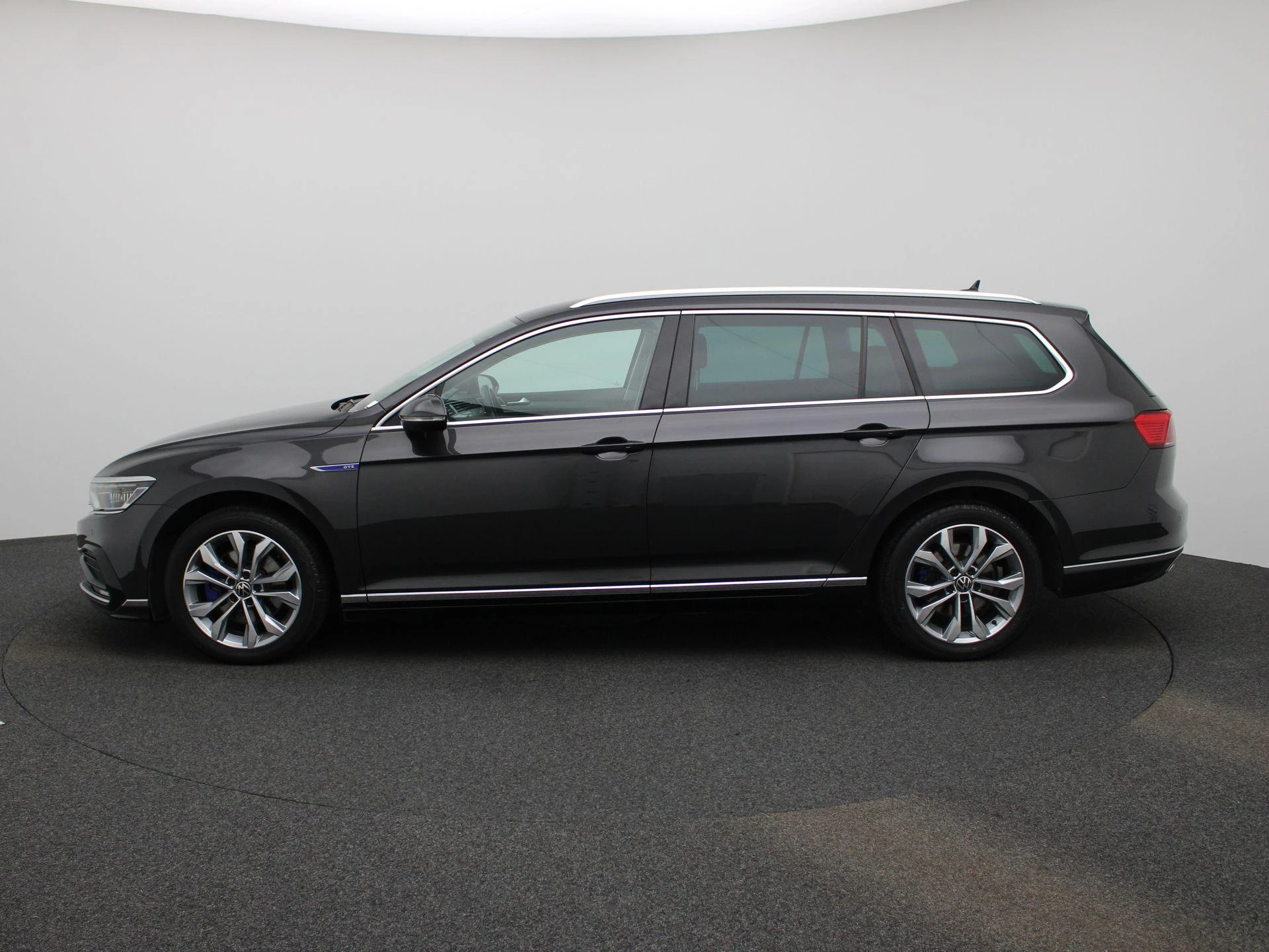 Volkswagen-Passat-image-3