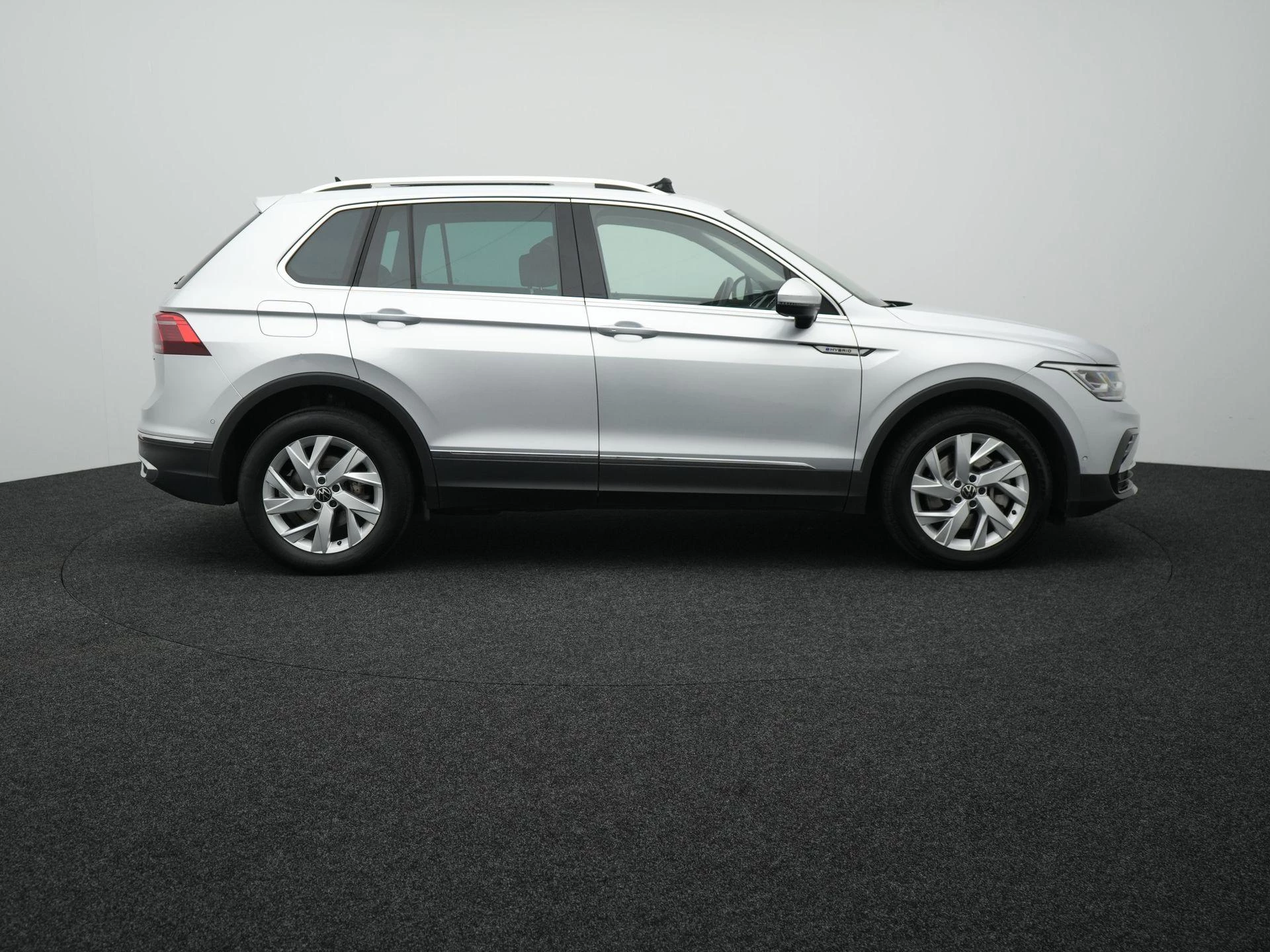 Volkswagen-Tiguan-image-5