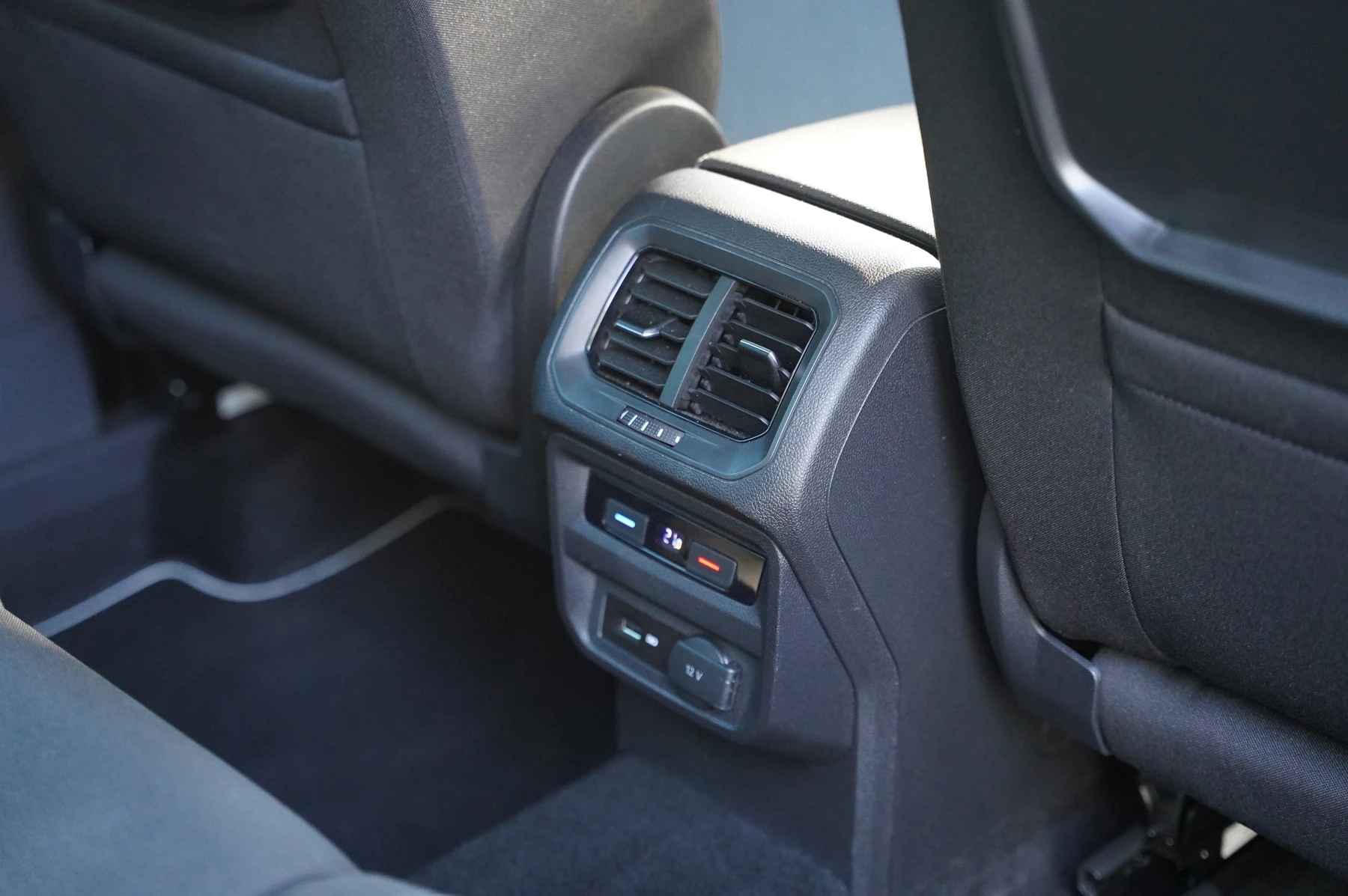 Volkswagen-Tiguan-image-32