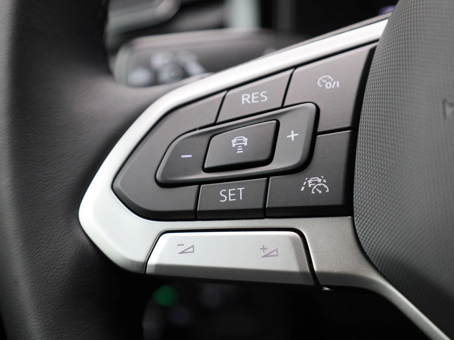 Volkswagen-Polo-image-17