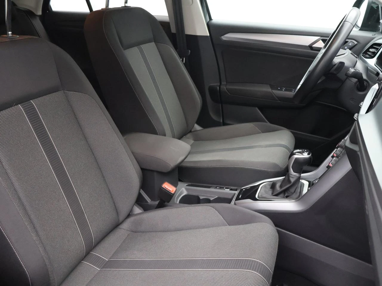 Volkswagen-T-Roc-image-16