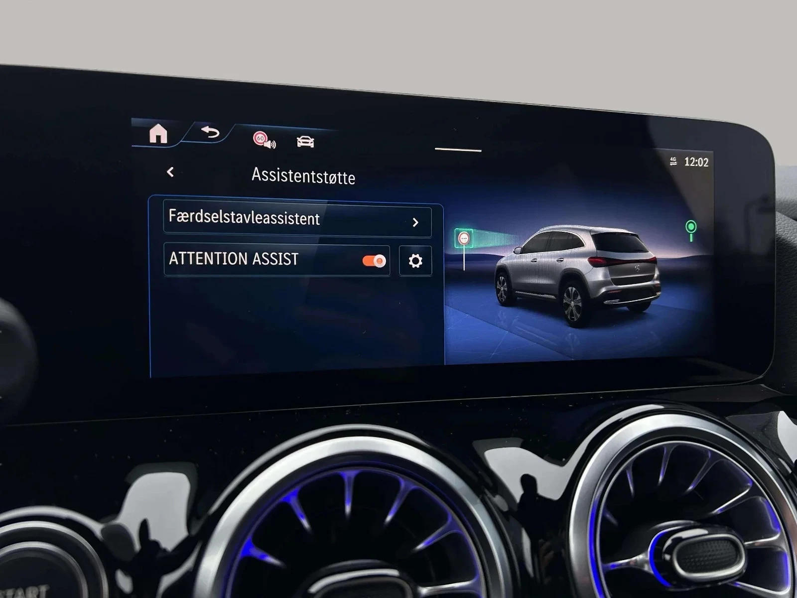 Mercedes-Benz-EQA-image-17