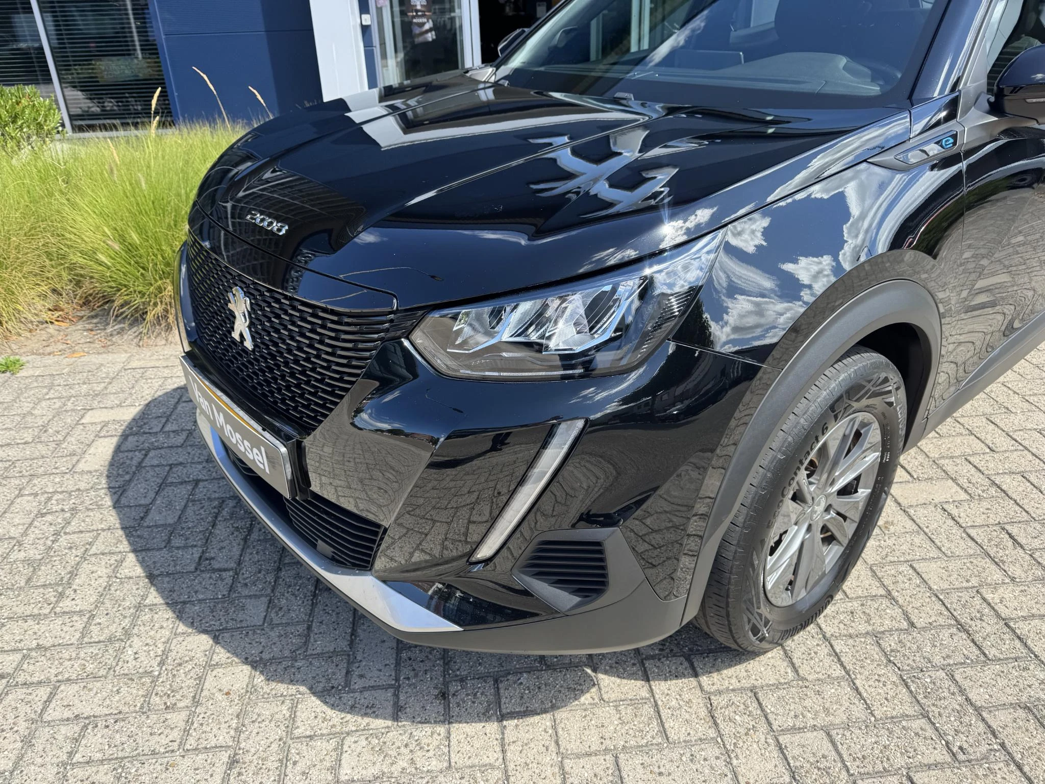 Peugeot-e-2008-image-8