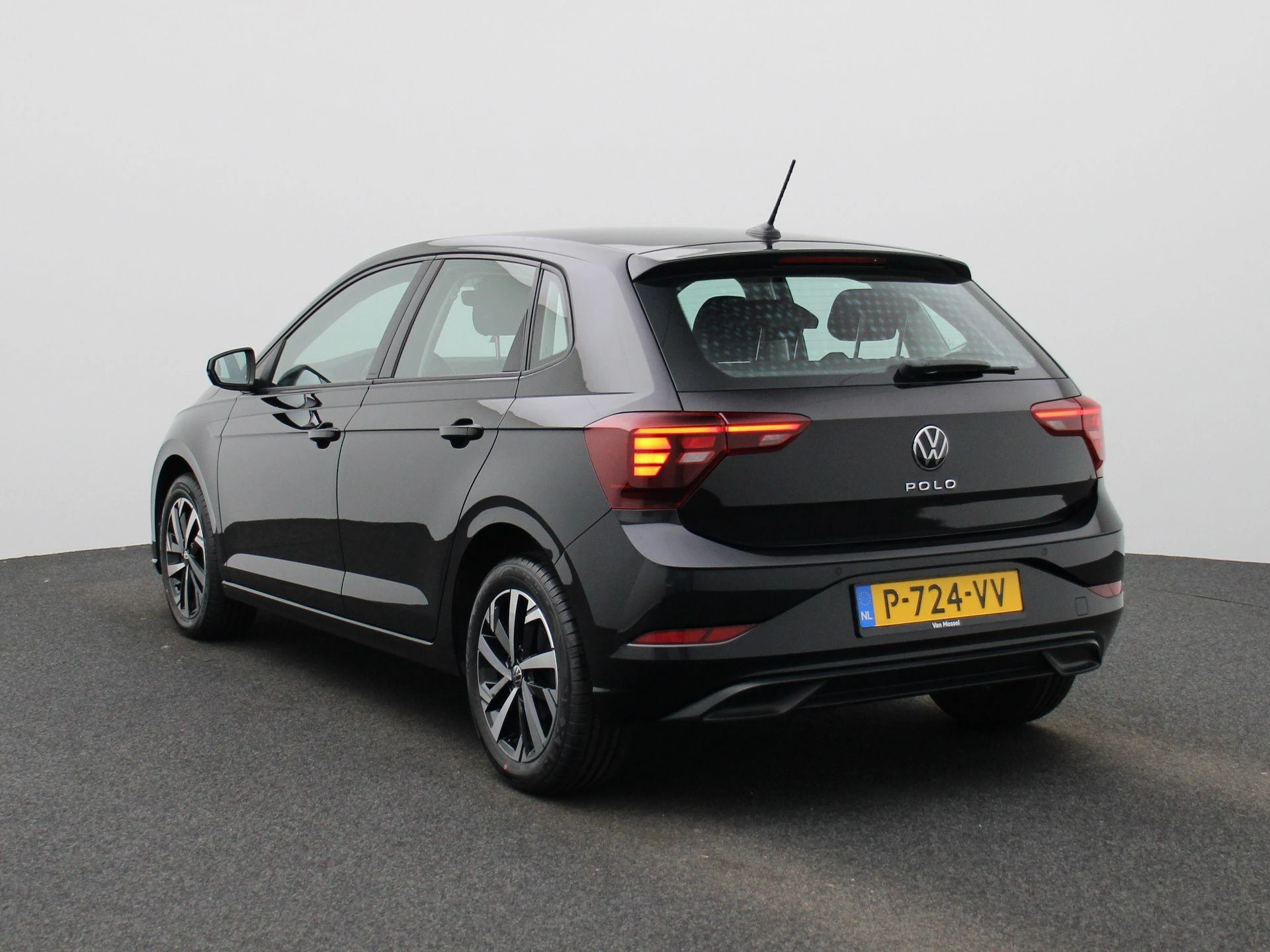 Volkswagen-Polo-image-1