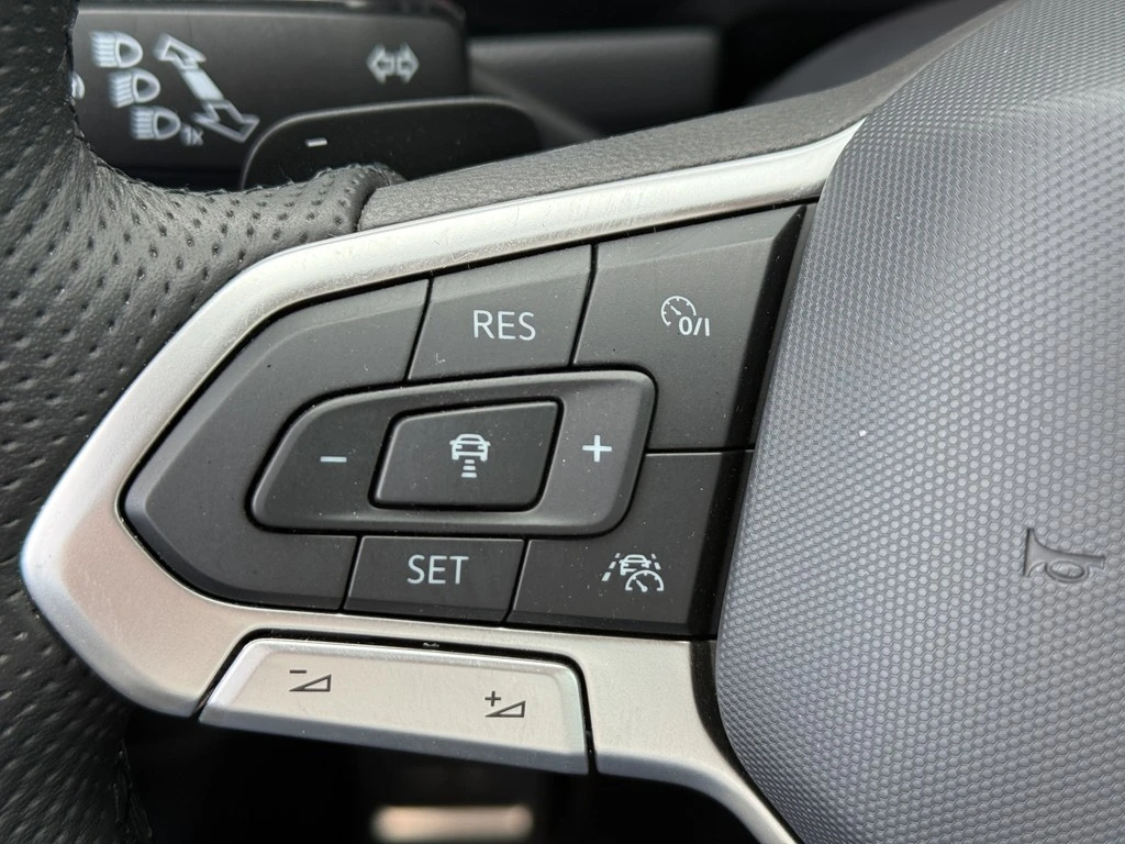 Volkswagen-T-Roc-image-12