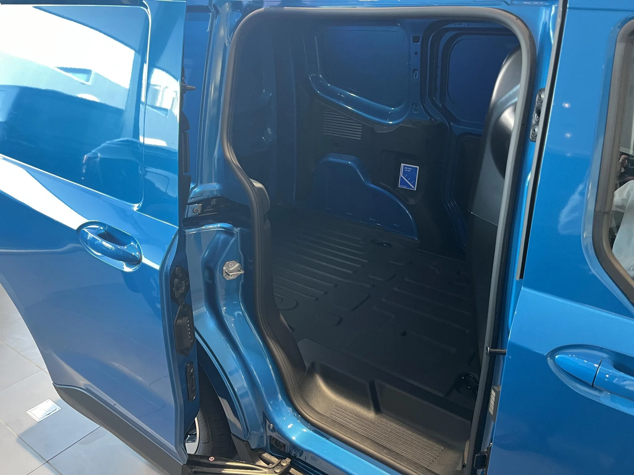 Ford-E-Transit-image-7