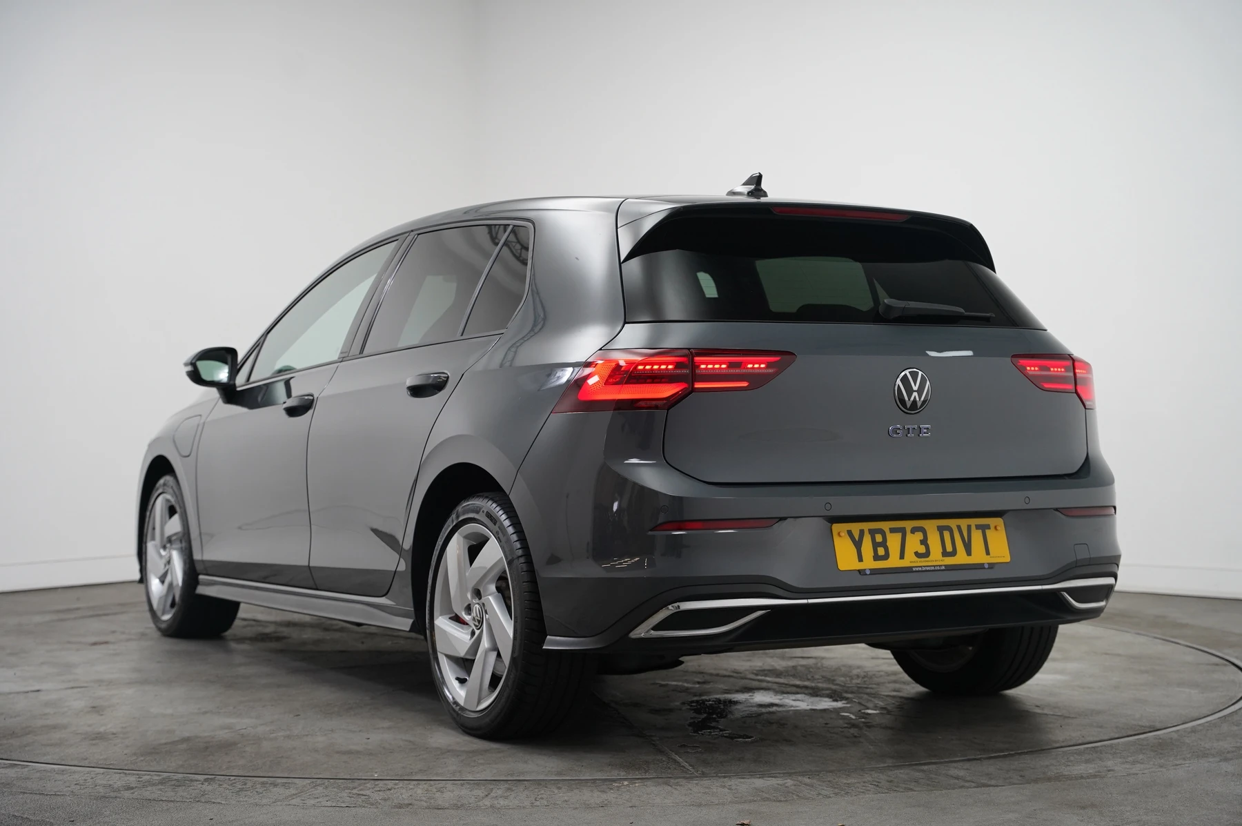 Volkswagen-Golf-image-2