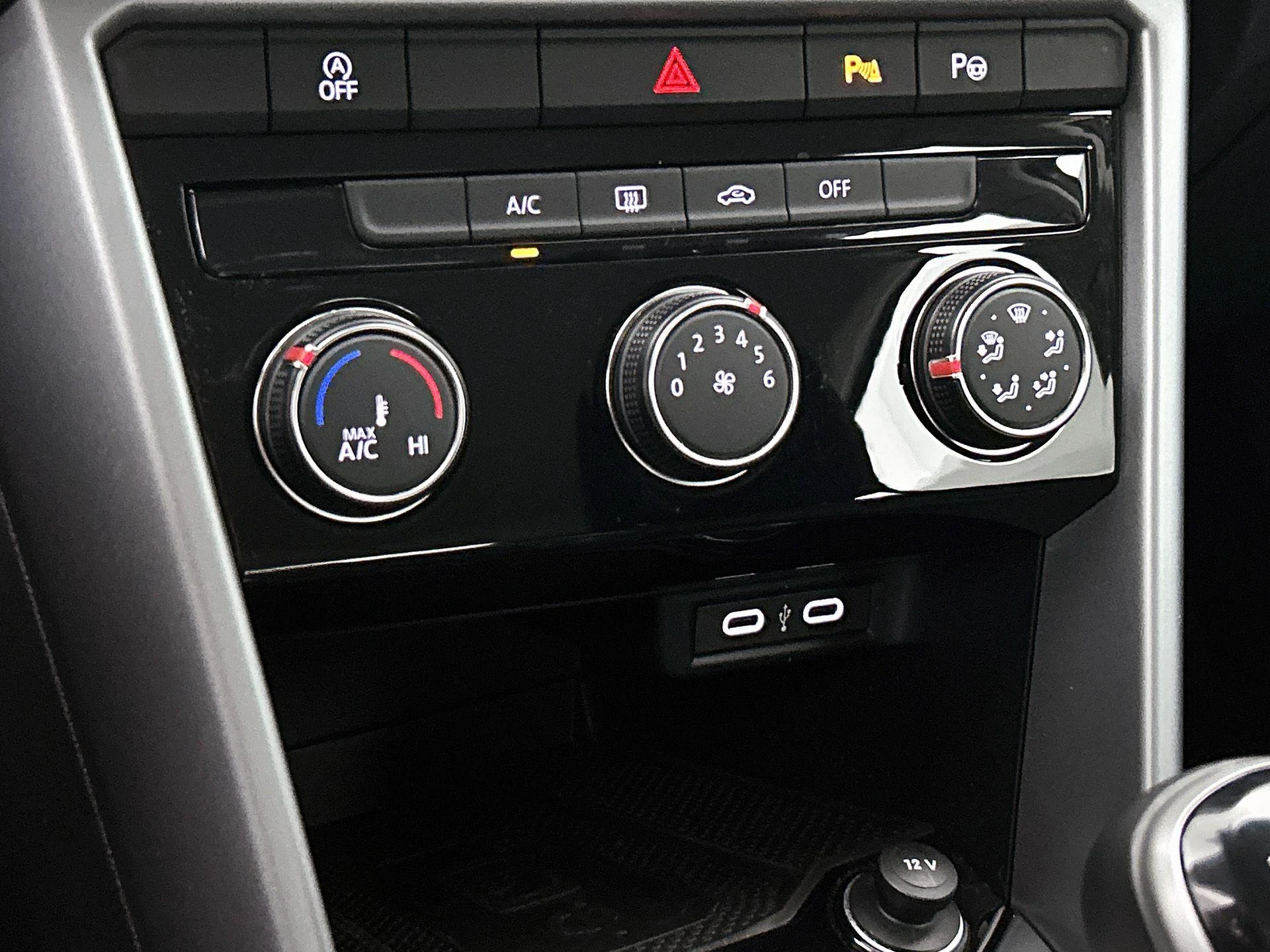 Volkswagen-T-Roc-image-23