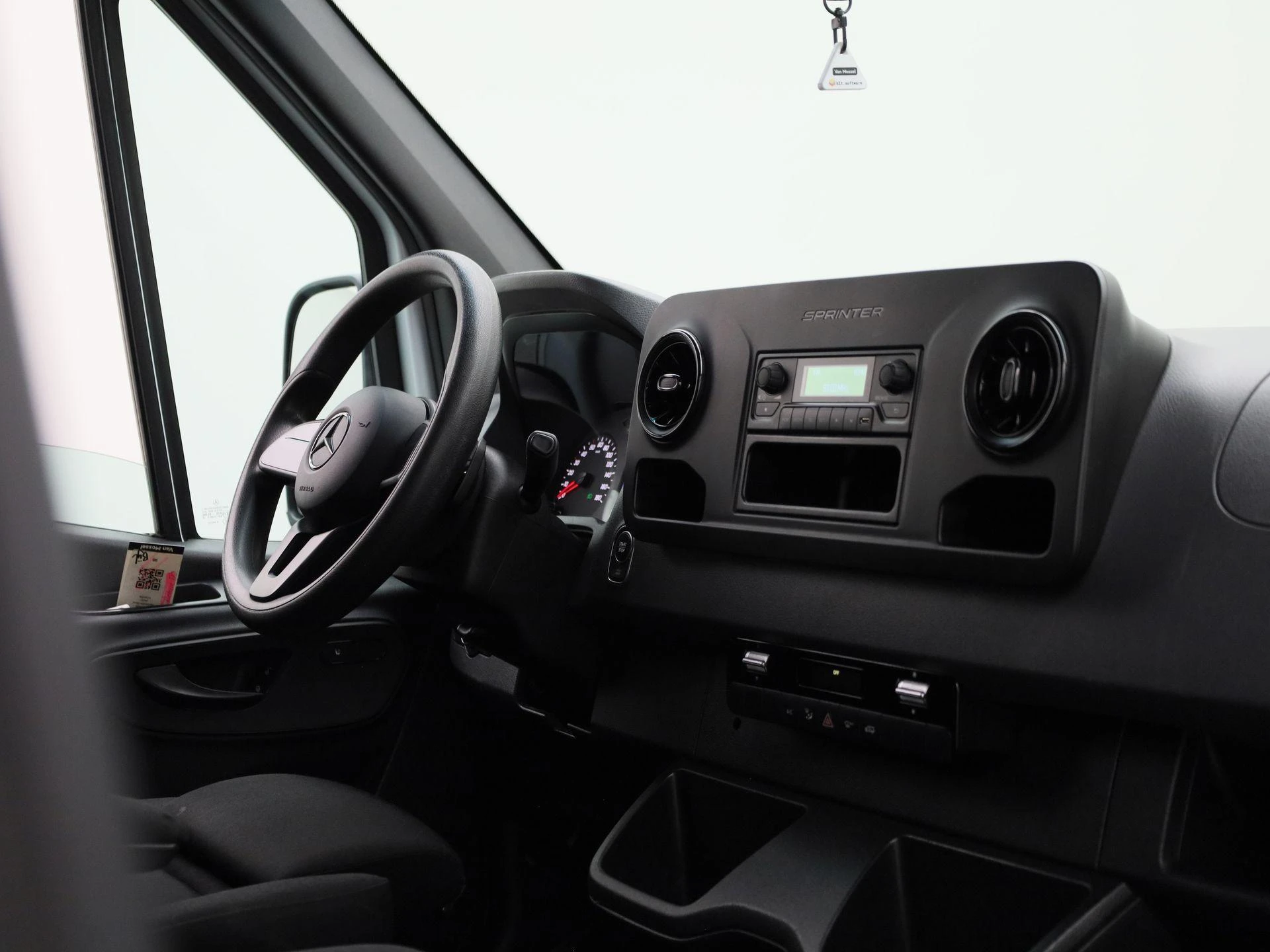 Mercedes-Benz-Sprinter-image-6