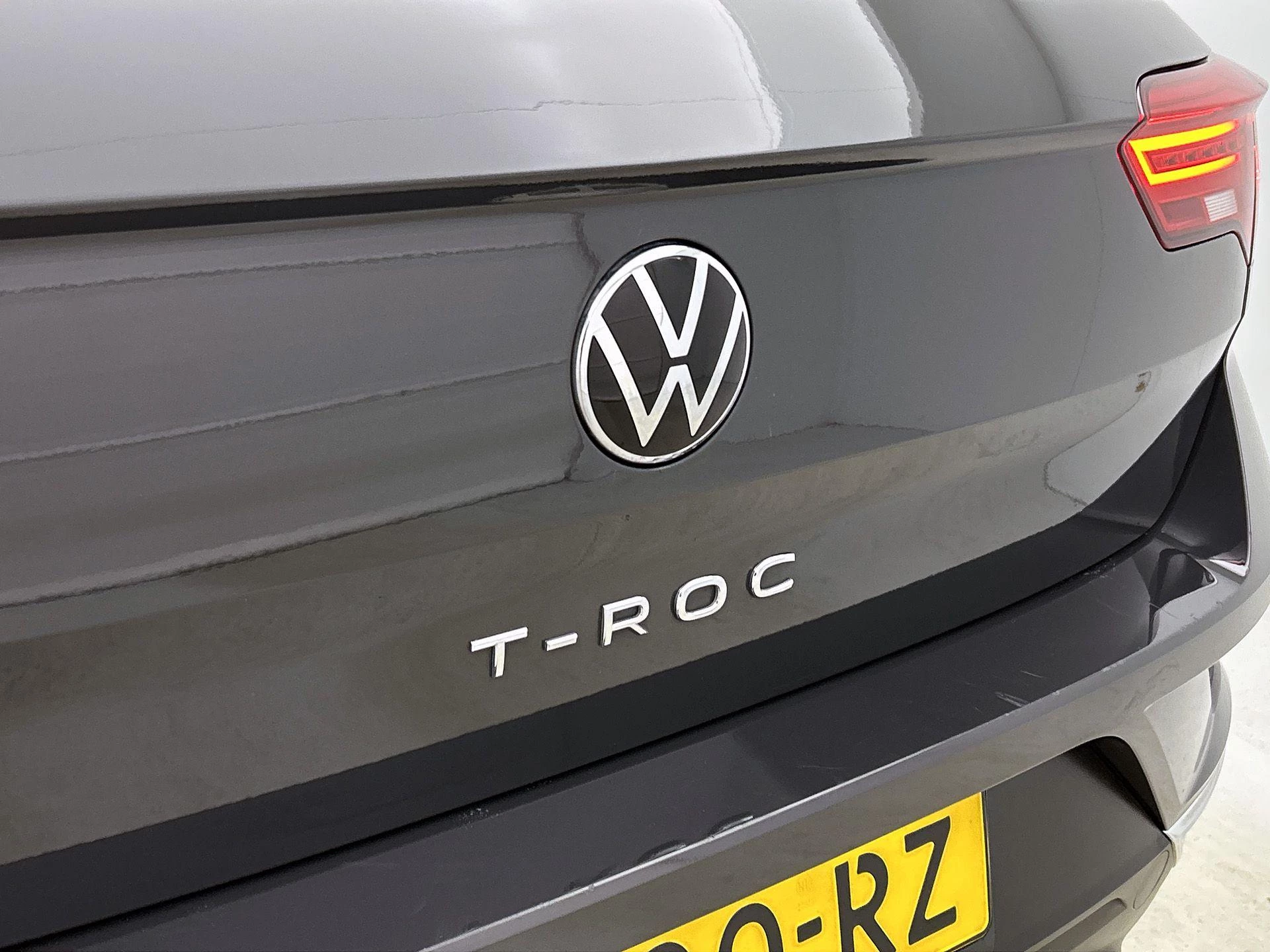 Volkswagen-T-Roc-image-11