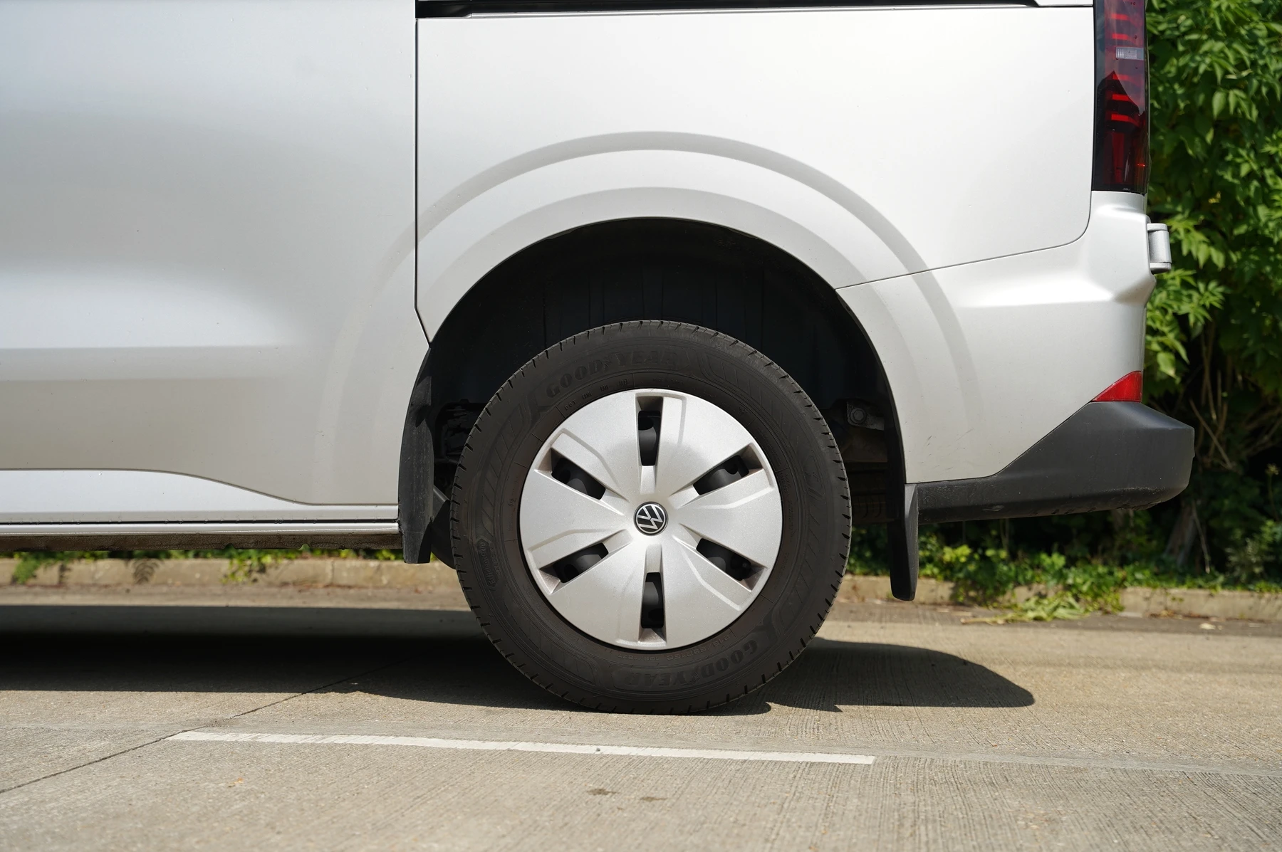 Volkswagen-Transporter-image-24