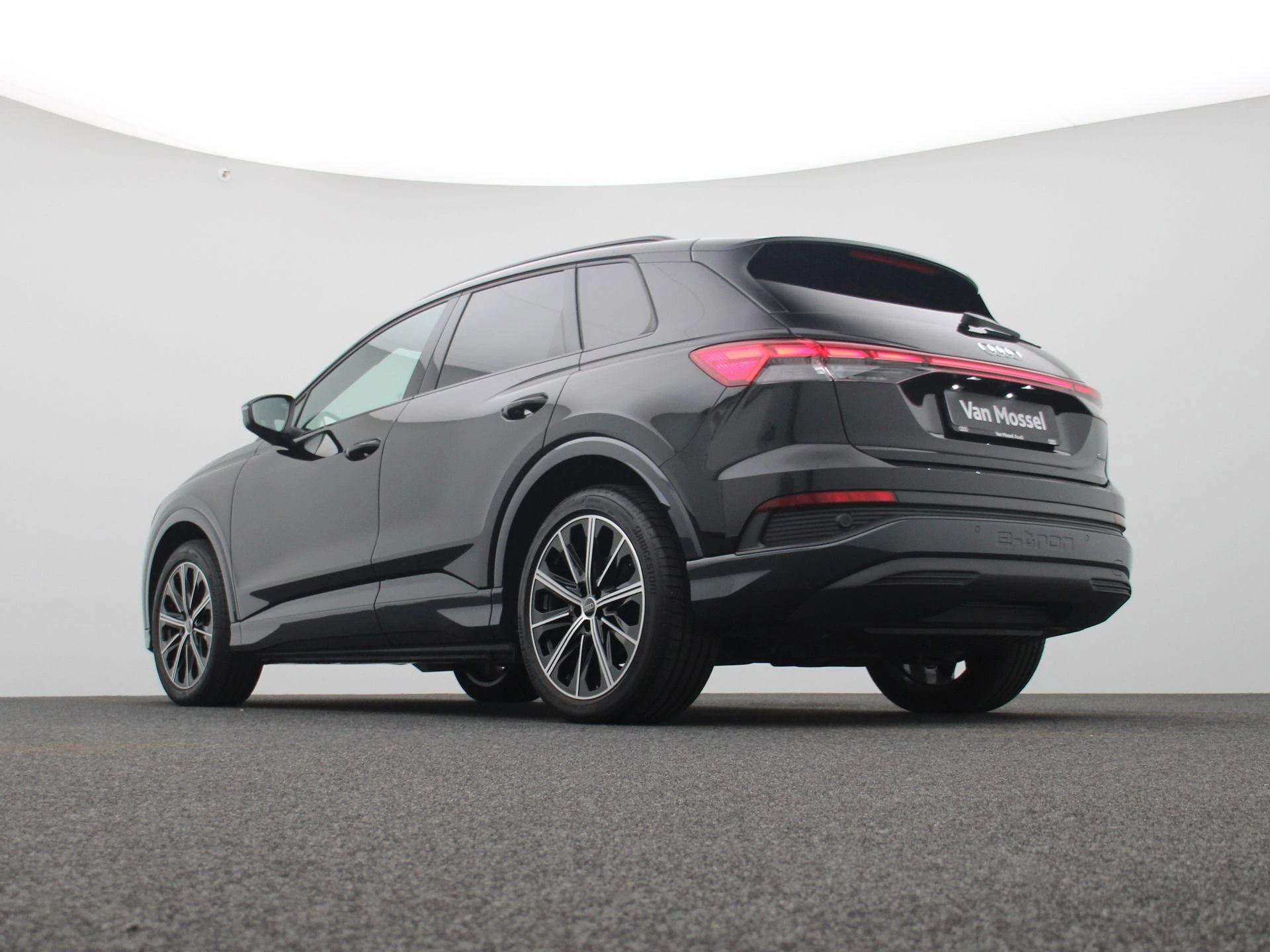 Audi-Q4 e-tron-image-55