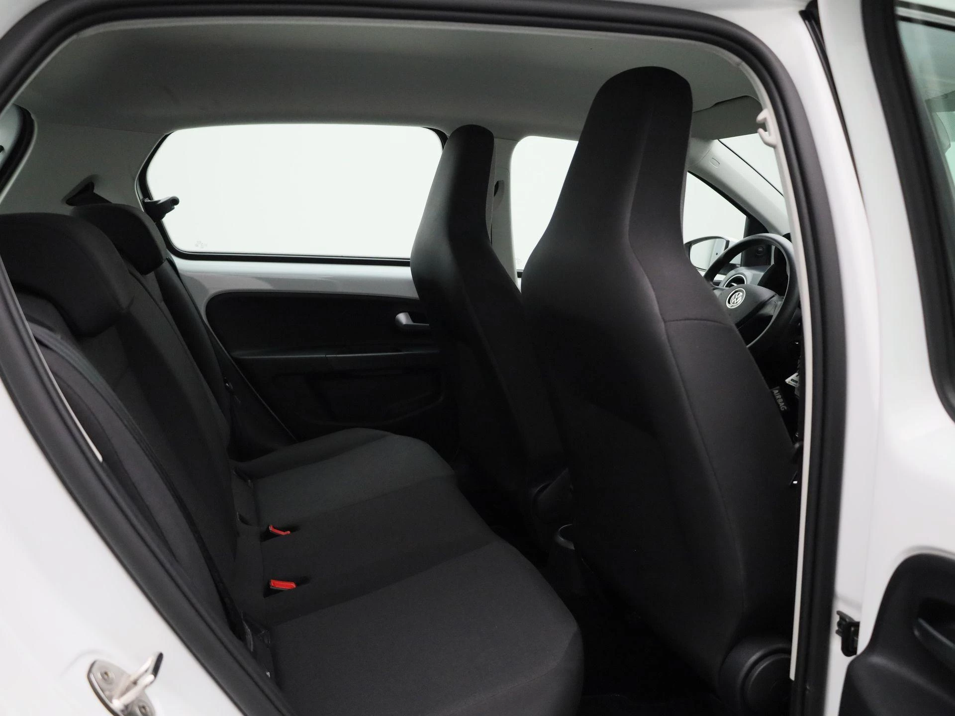 Volkswagen-up!-image-23