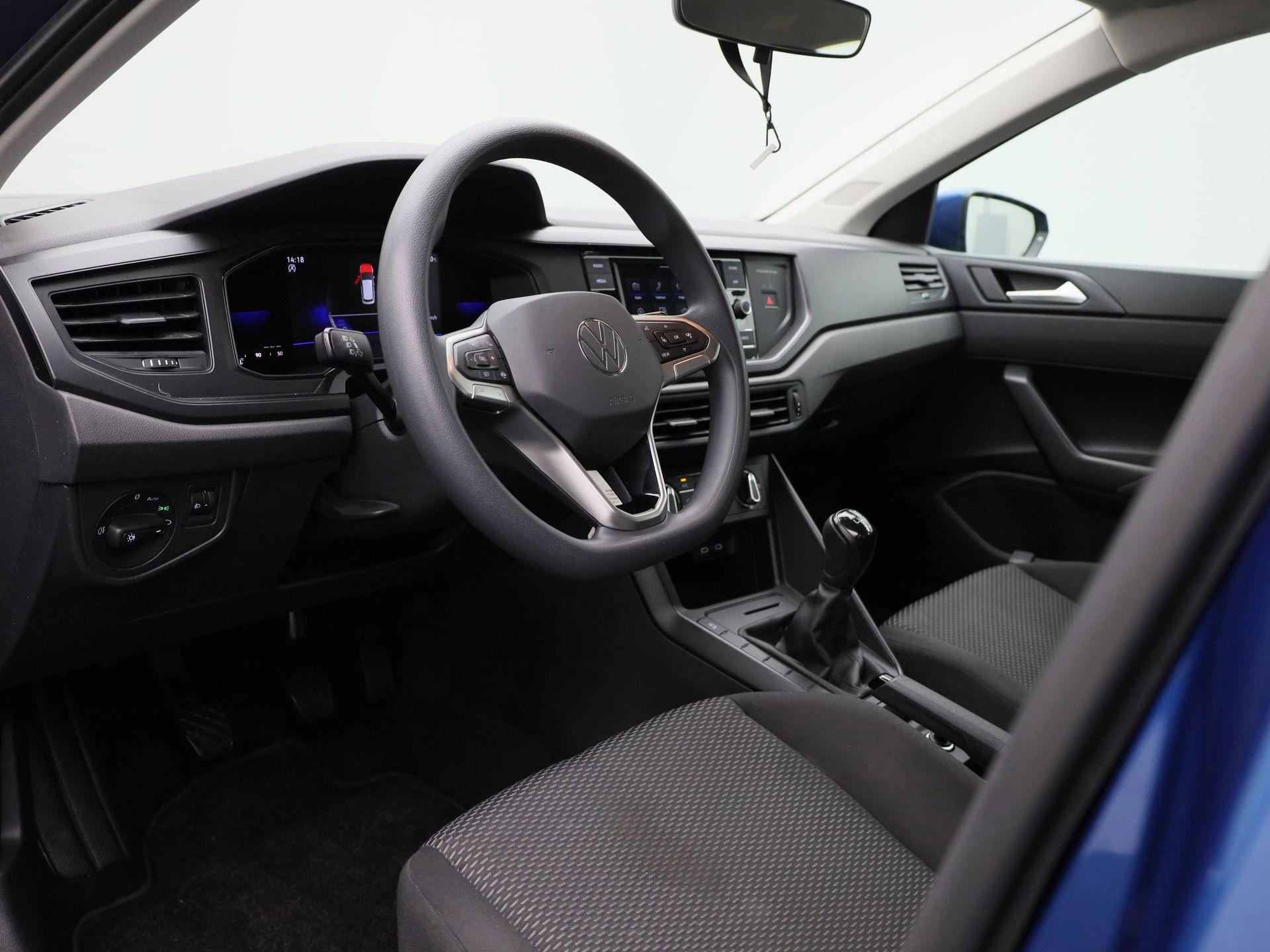 Volkswagen-Polo-image-27
