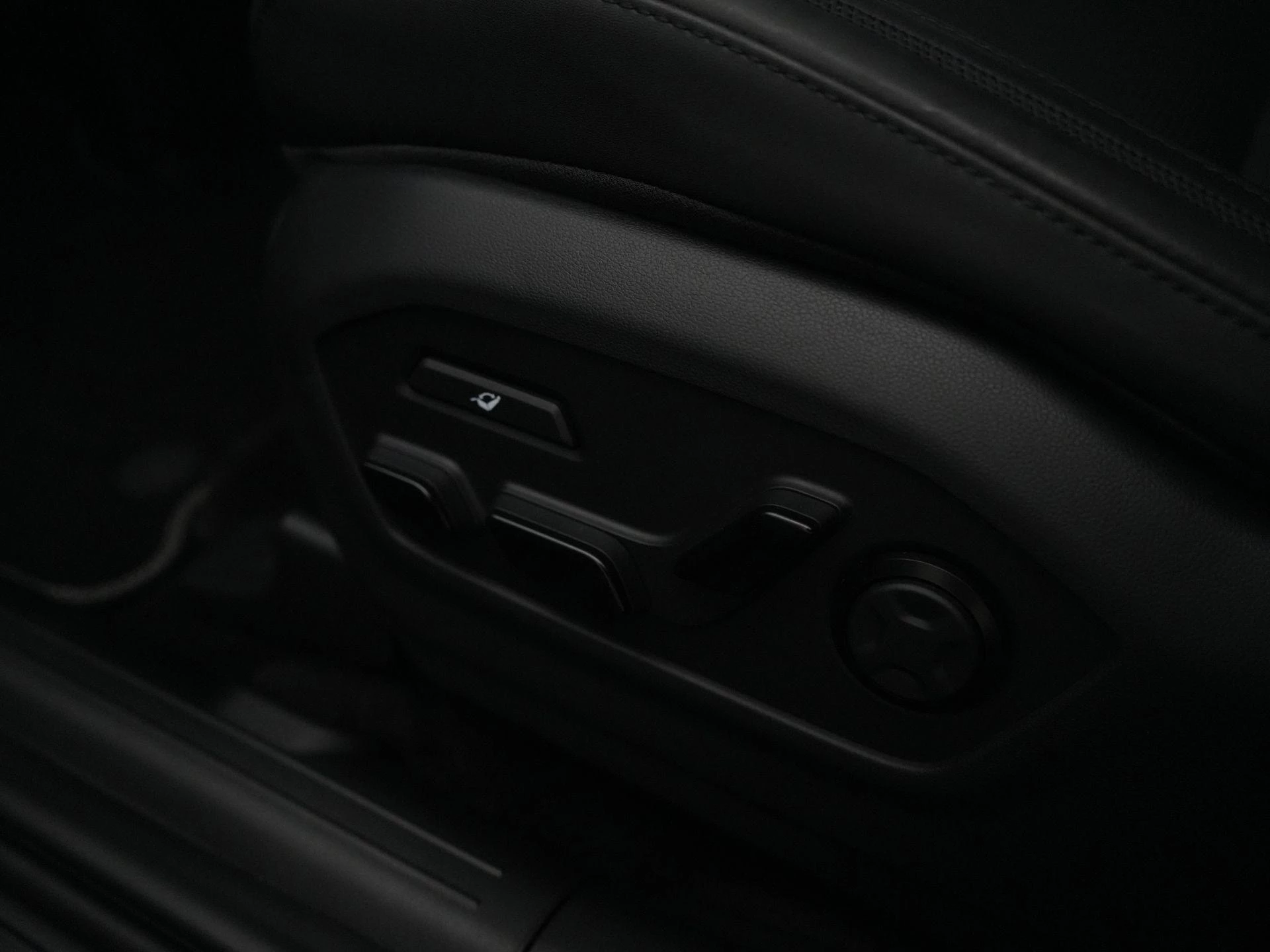 Hyundai-Santa Fe-image-35