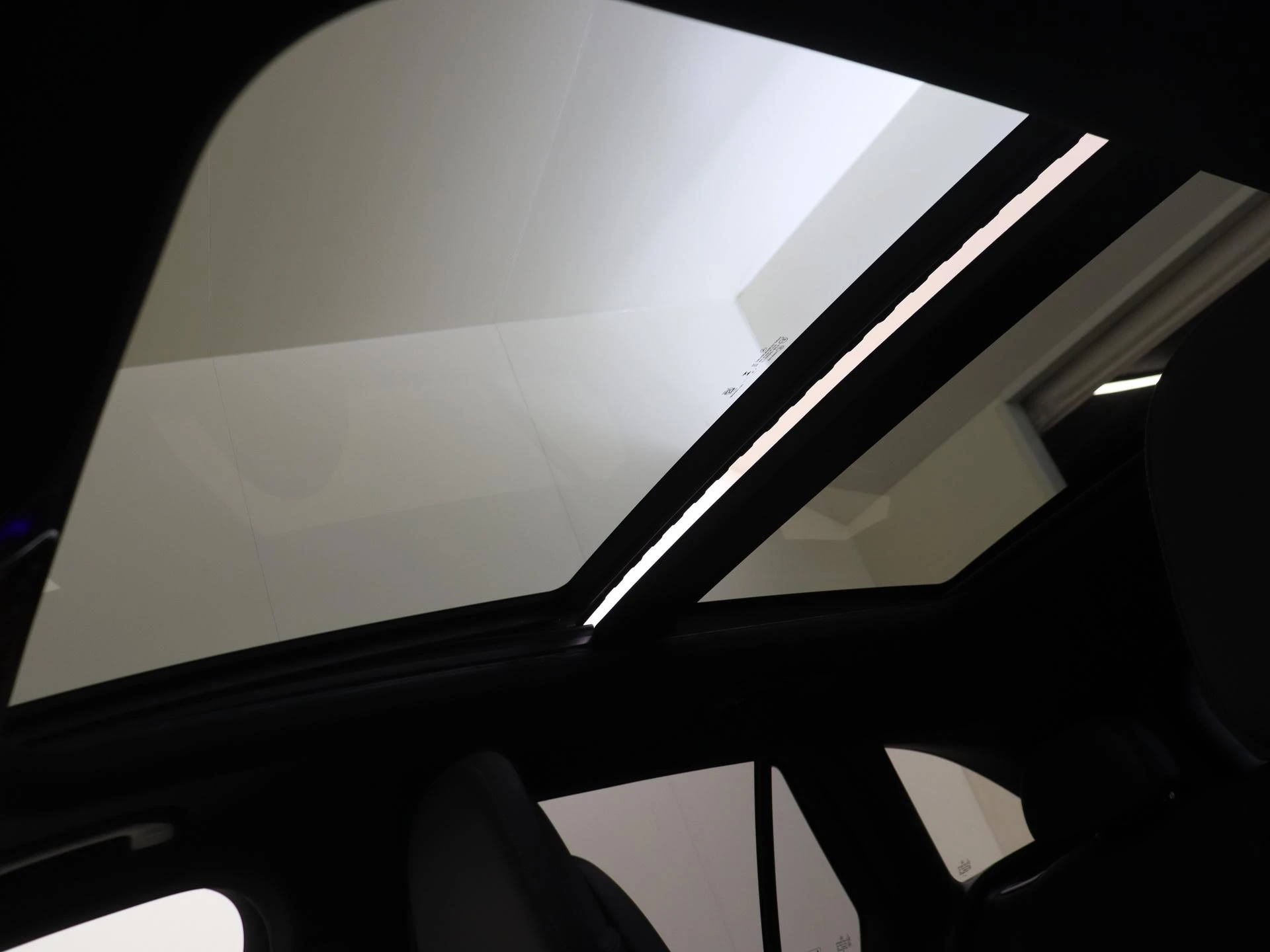 Mercedes-Benz-GLC-image-26