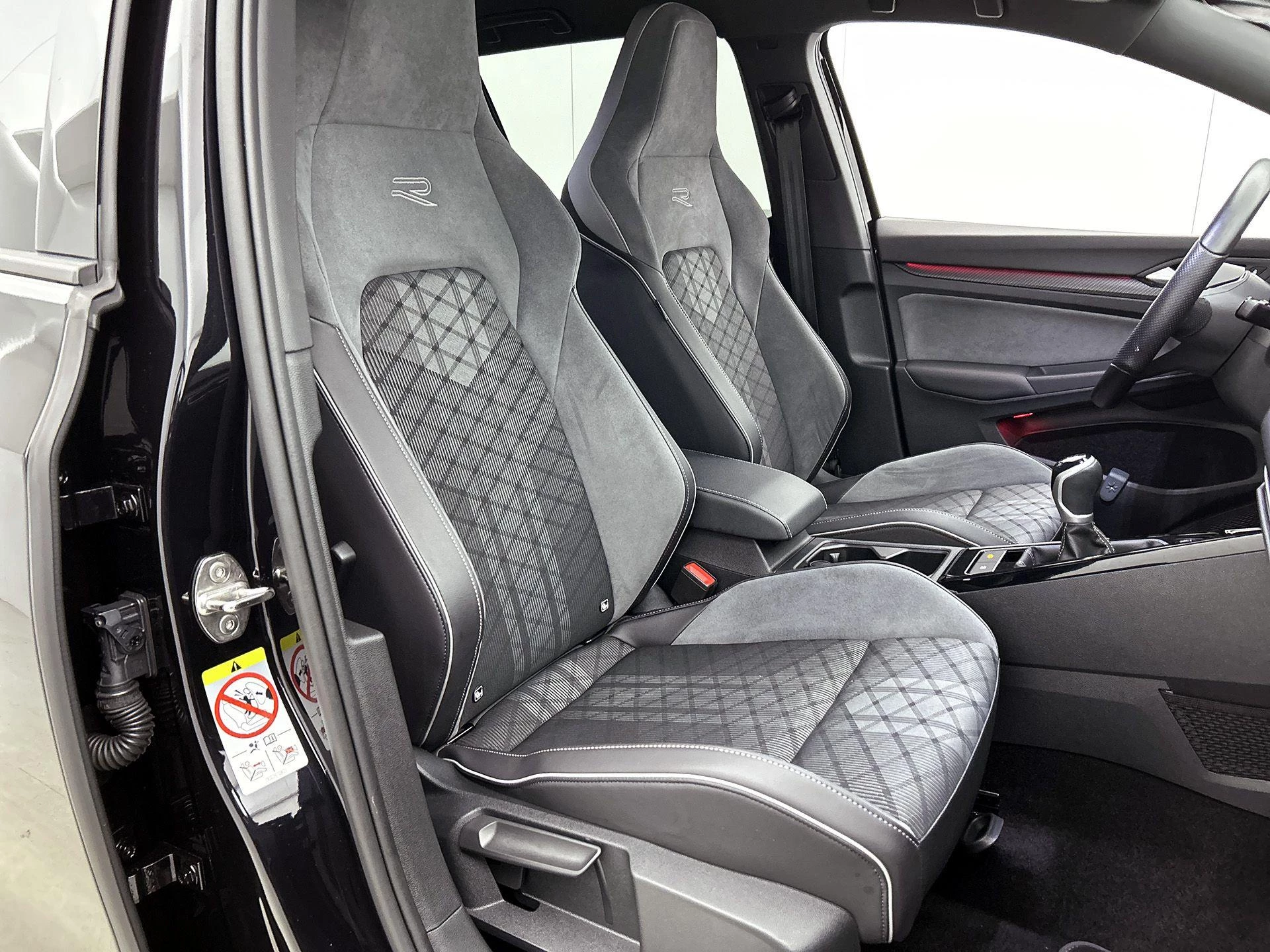 Volkswagen-Golf-image-39