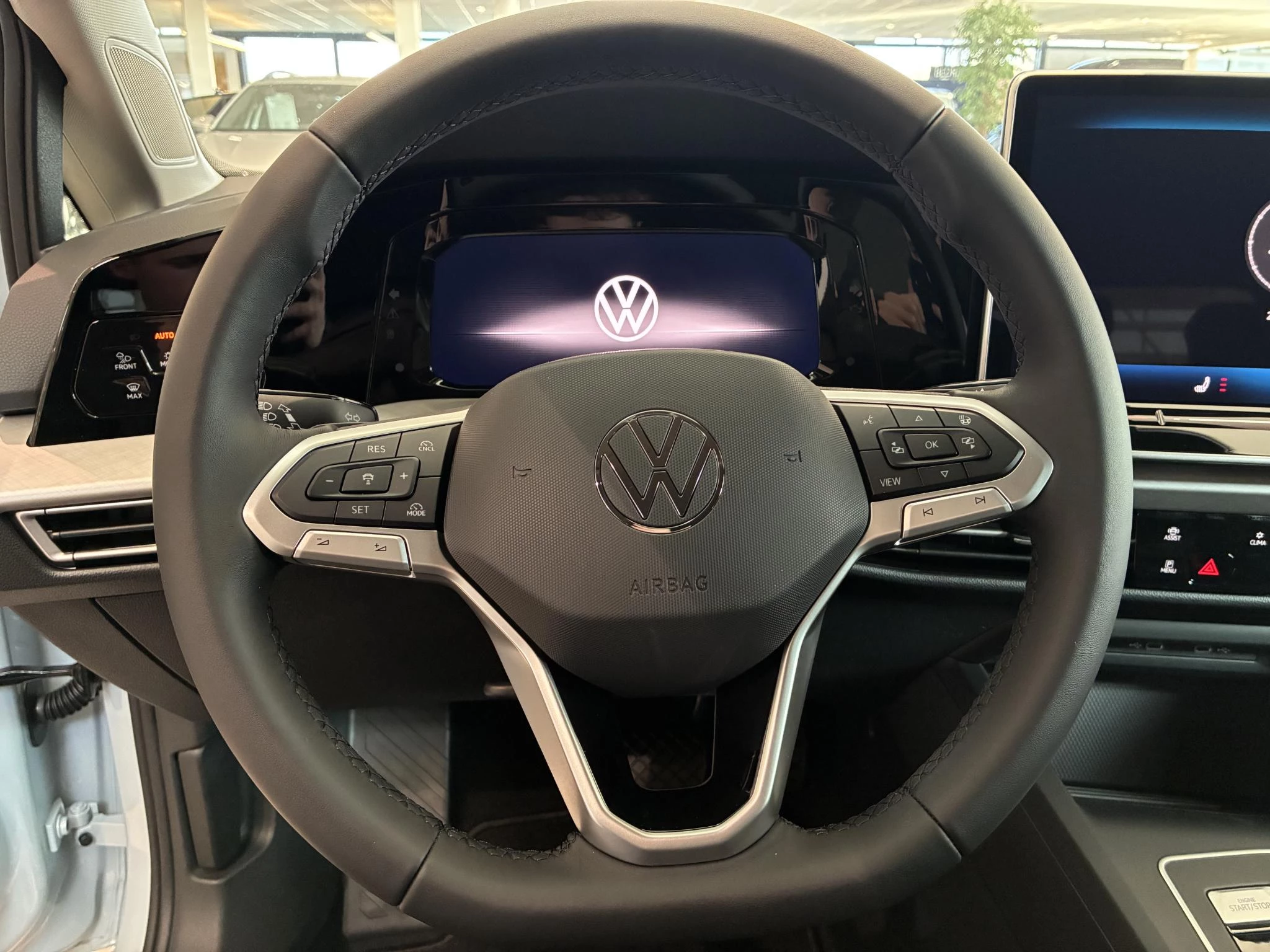 Volkswagen-Golf-image-8