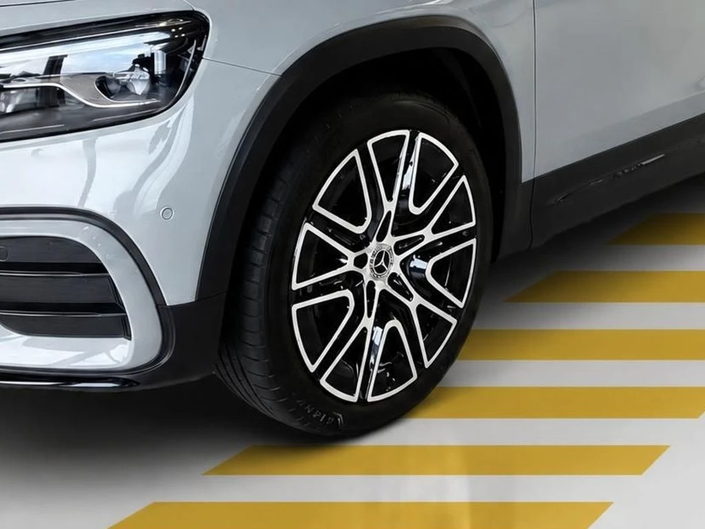 Mercedes-Benz-GLB 200-image-5