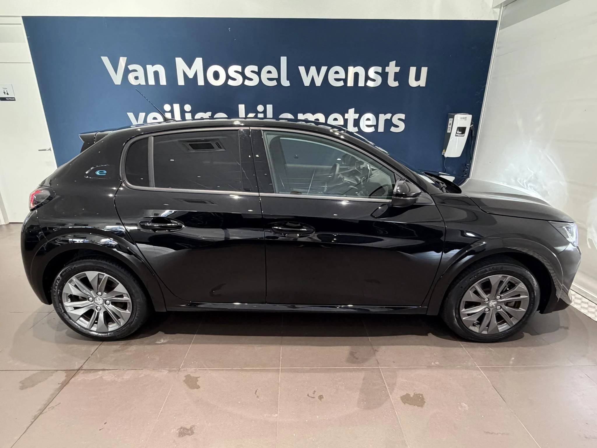 Peugeot-e-208-image-25