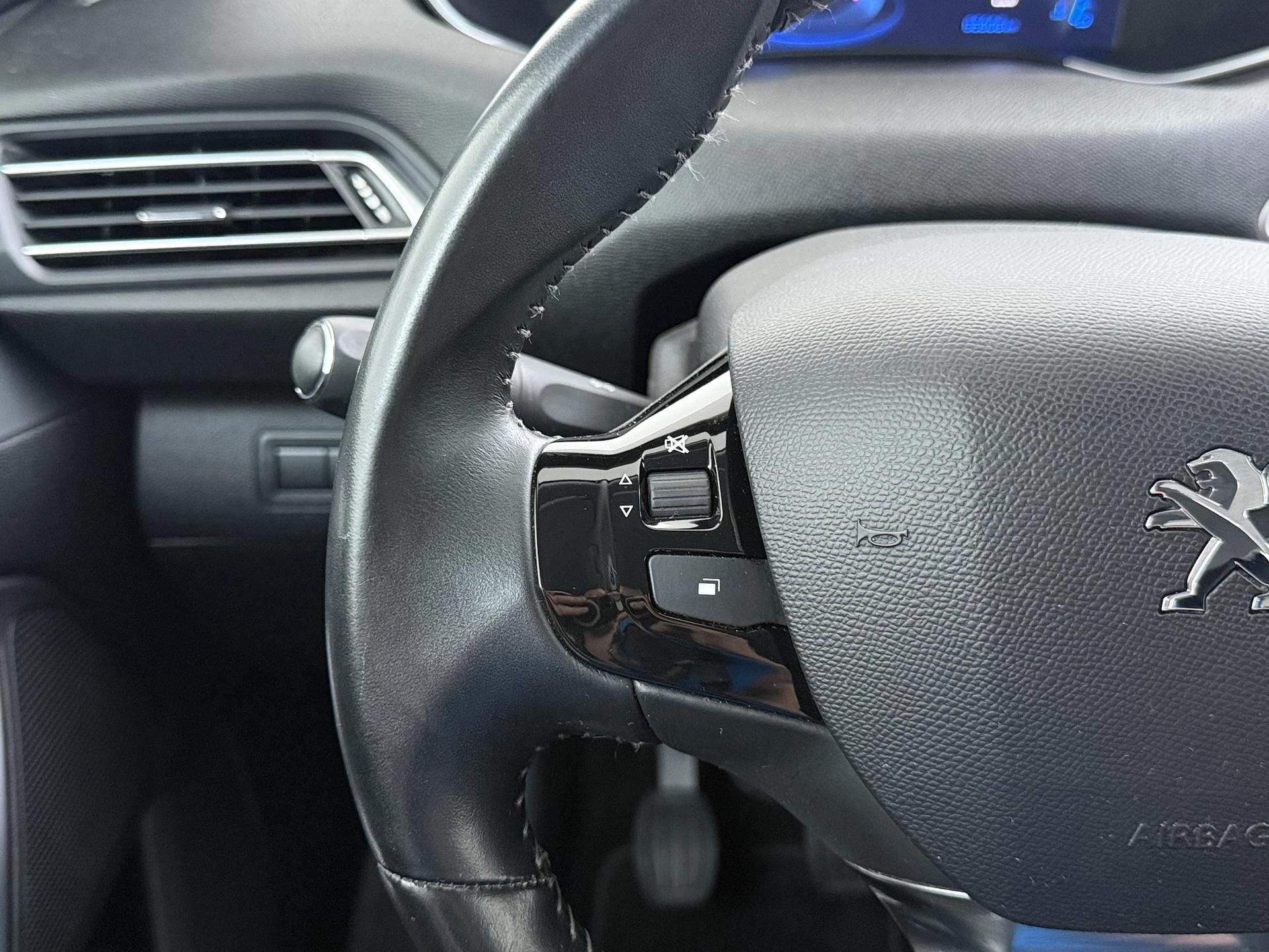 Peugeot-308-image-13