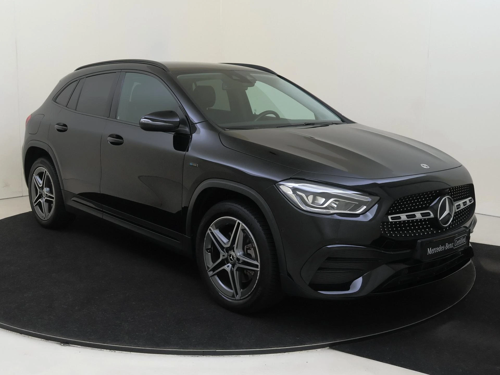 Mercedes-Benz-GLA-image-1