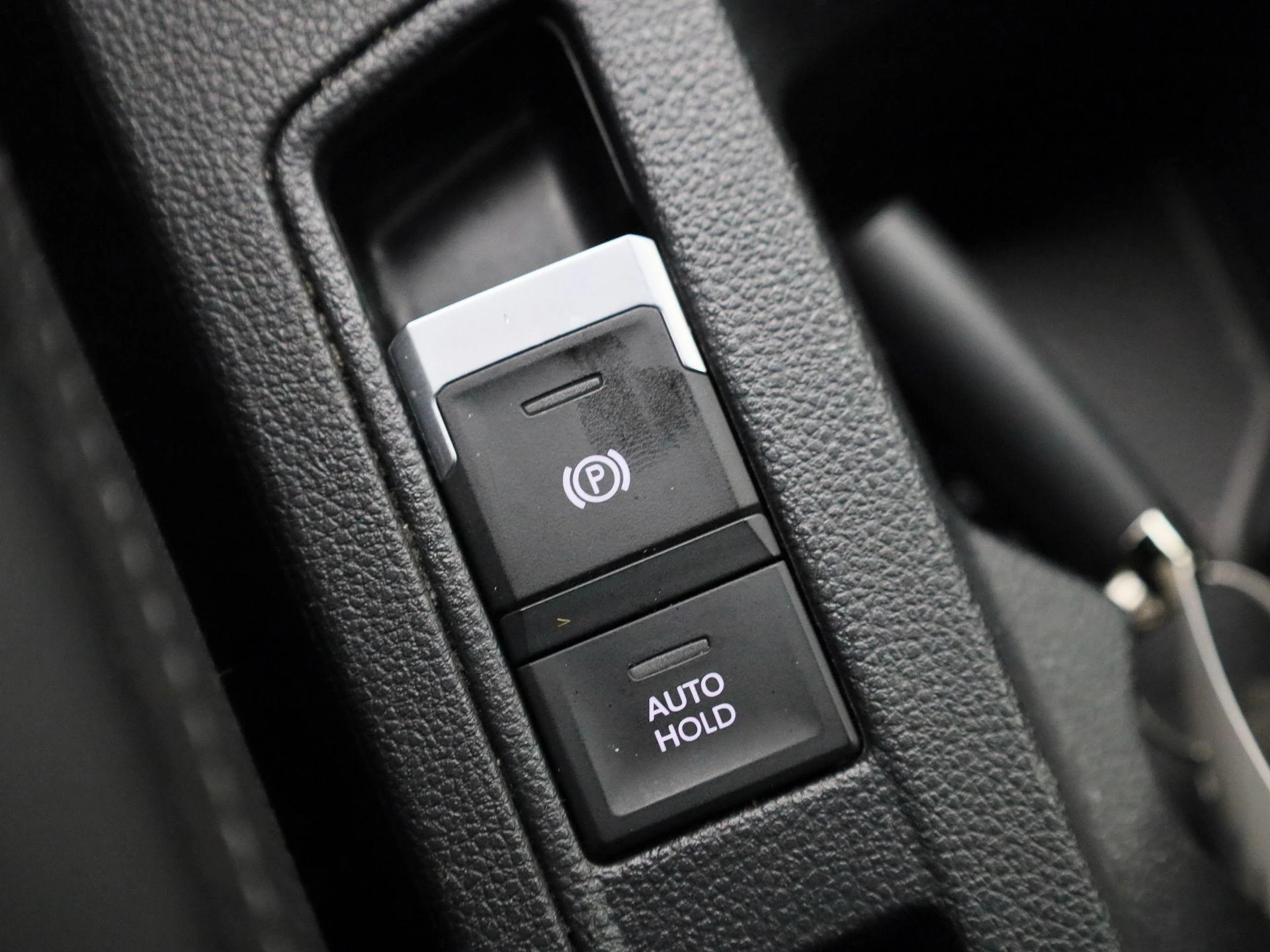 Volkswagen-T-Roc-image-27