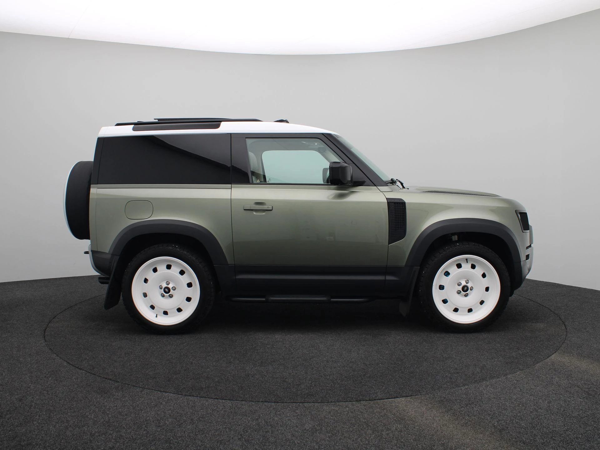 Land Rover-Defender-image-6