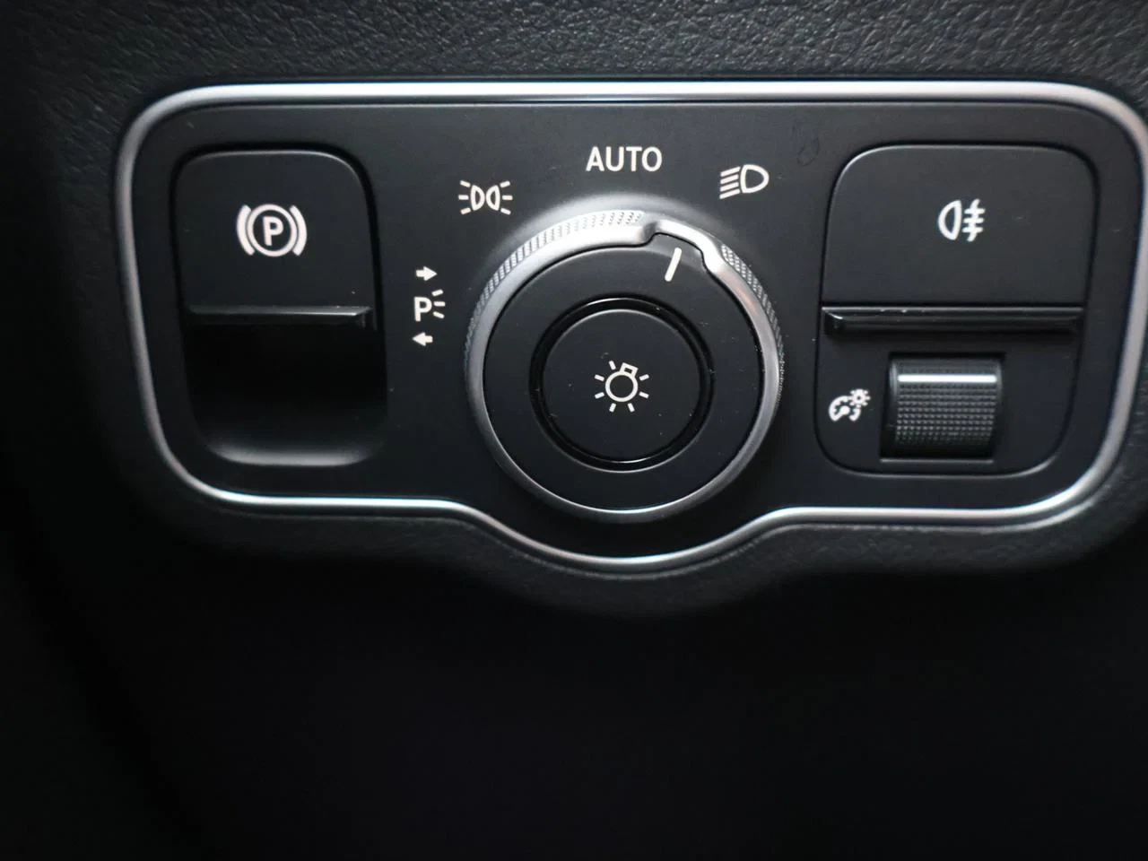 Mercedes-Benz-GLA-image-23
